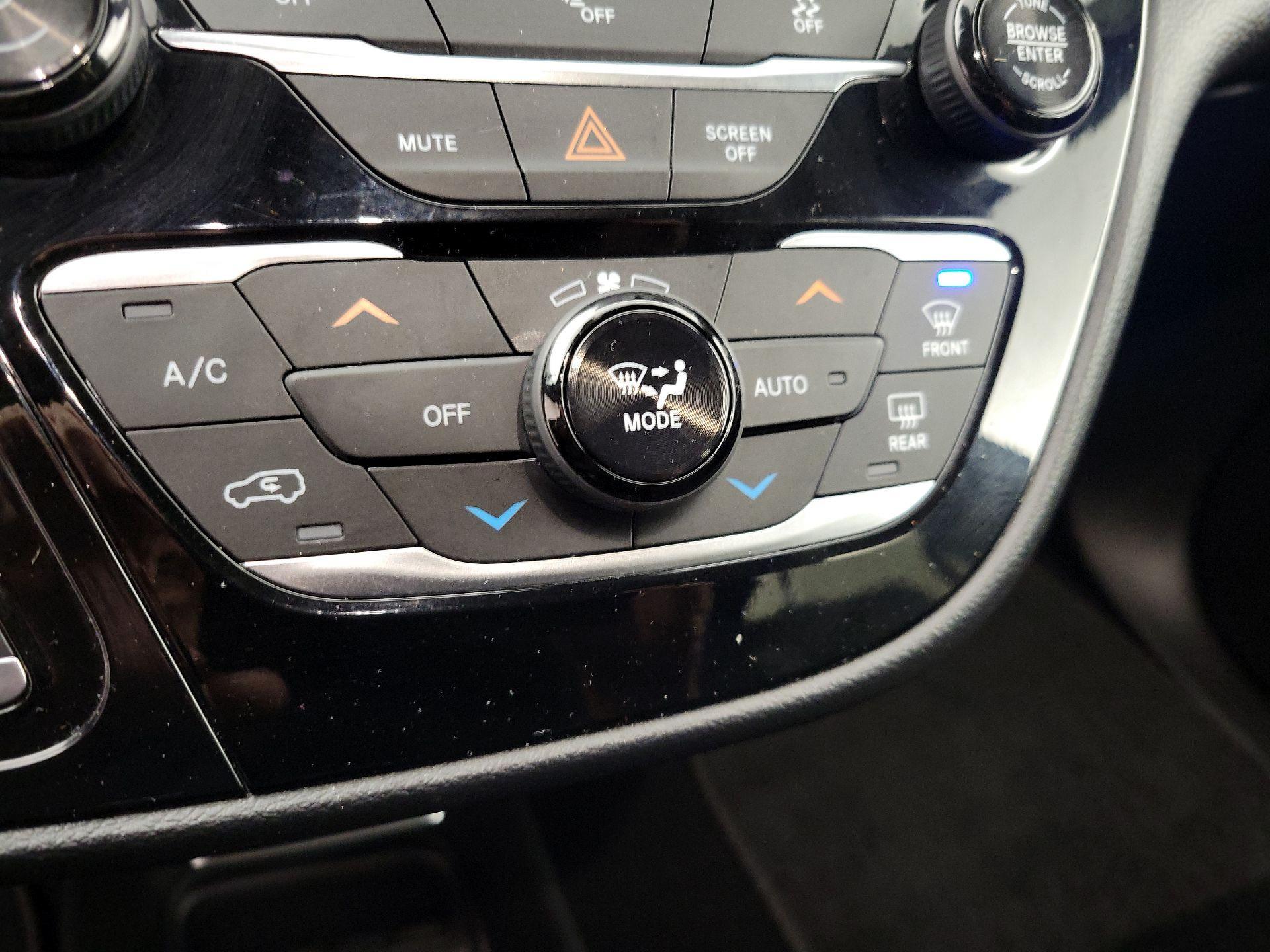 Thumbnail: 2019 Chrysler Pacifica - 17