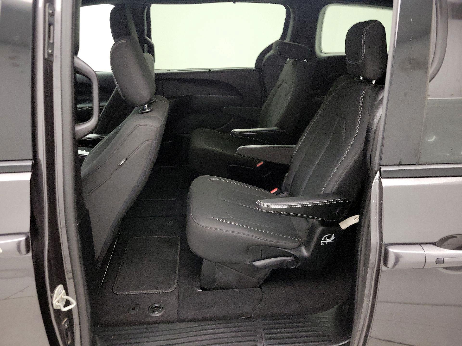 Thumbnail: 2019 Chrysler Pacifica - 20