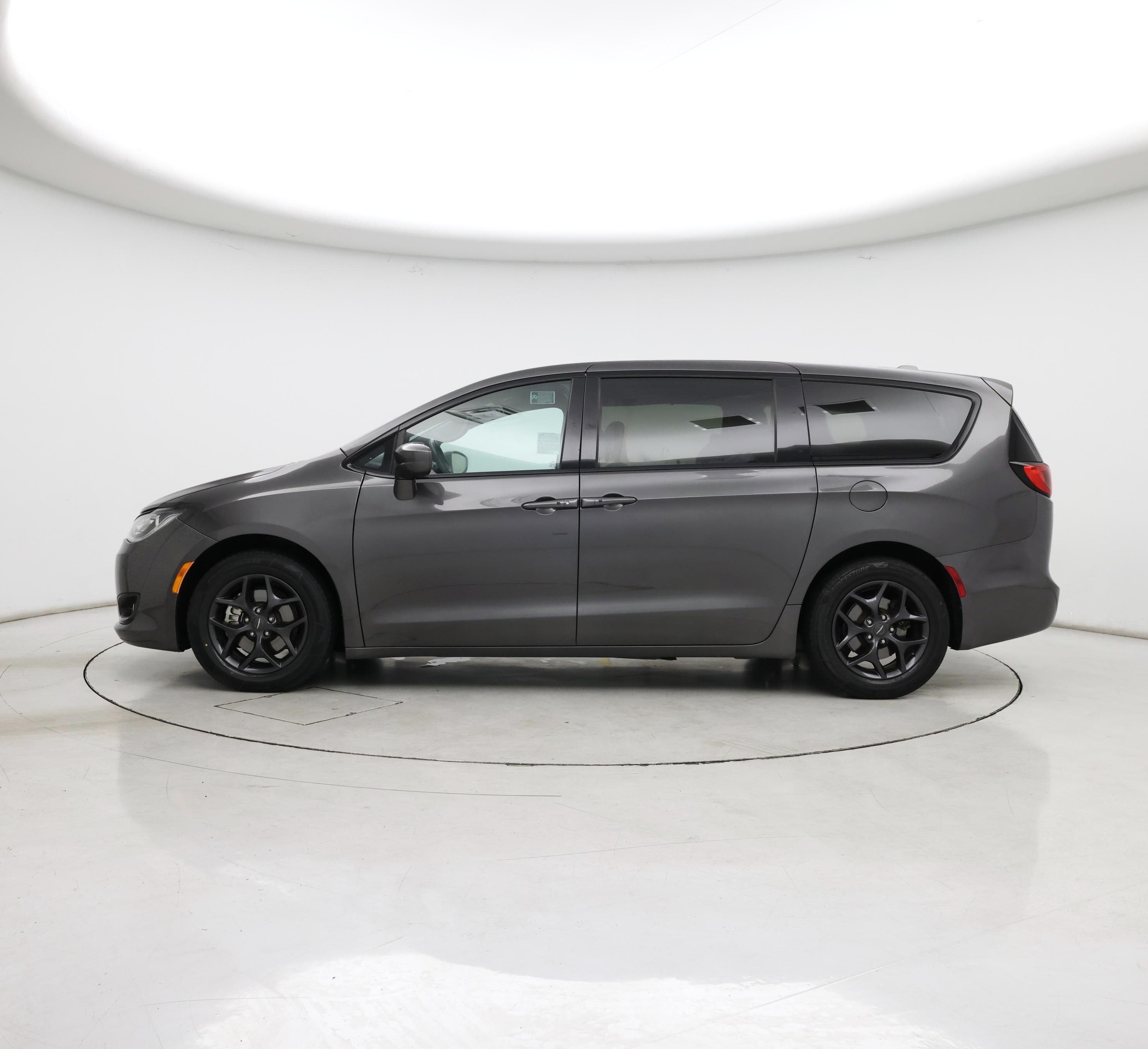 Thumbnail: 2019 Chrysler Pacifica - 3
