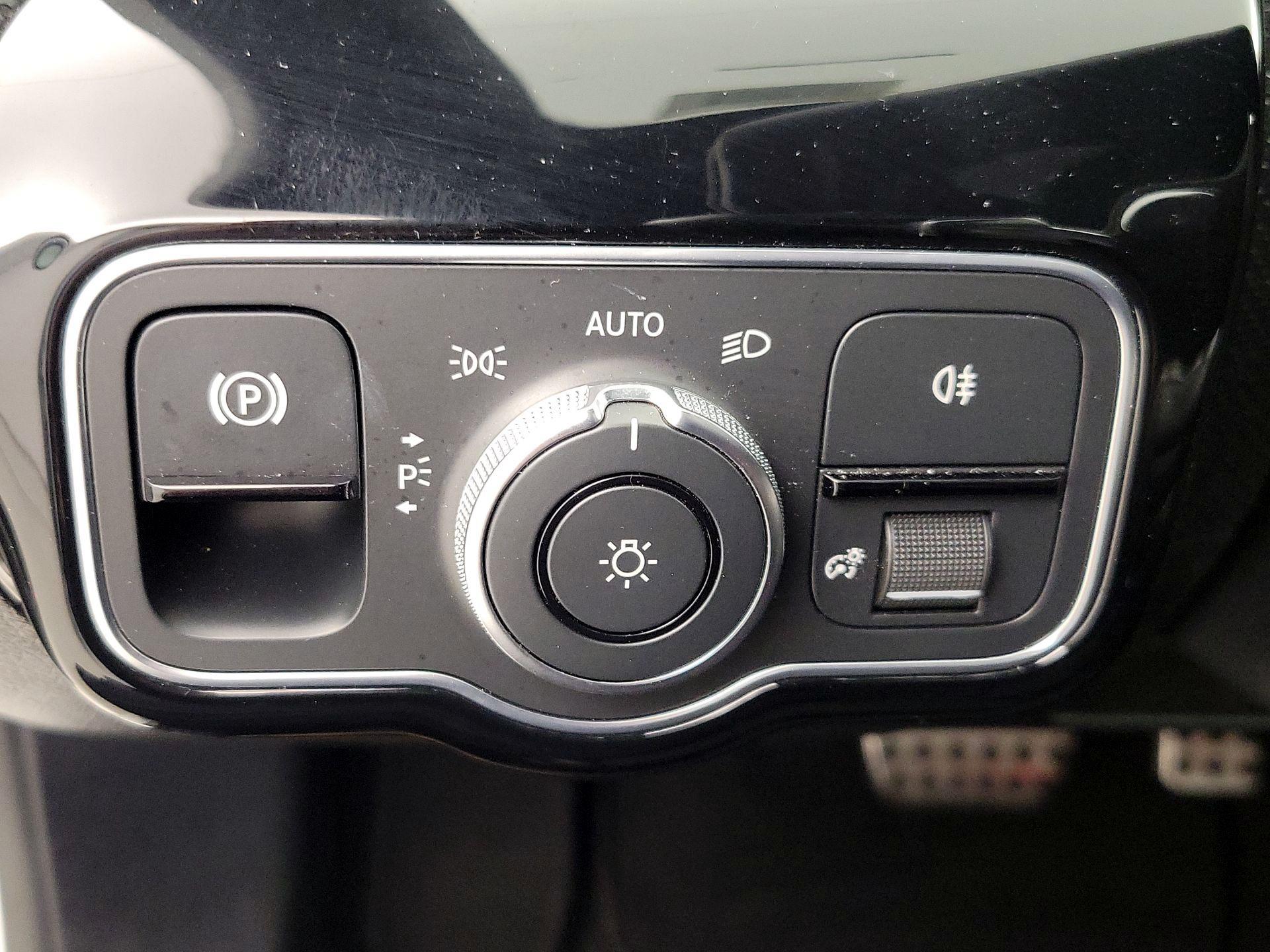 Thumbnail: 2019 Mercedes-Benz A-Class - 13