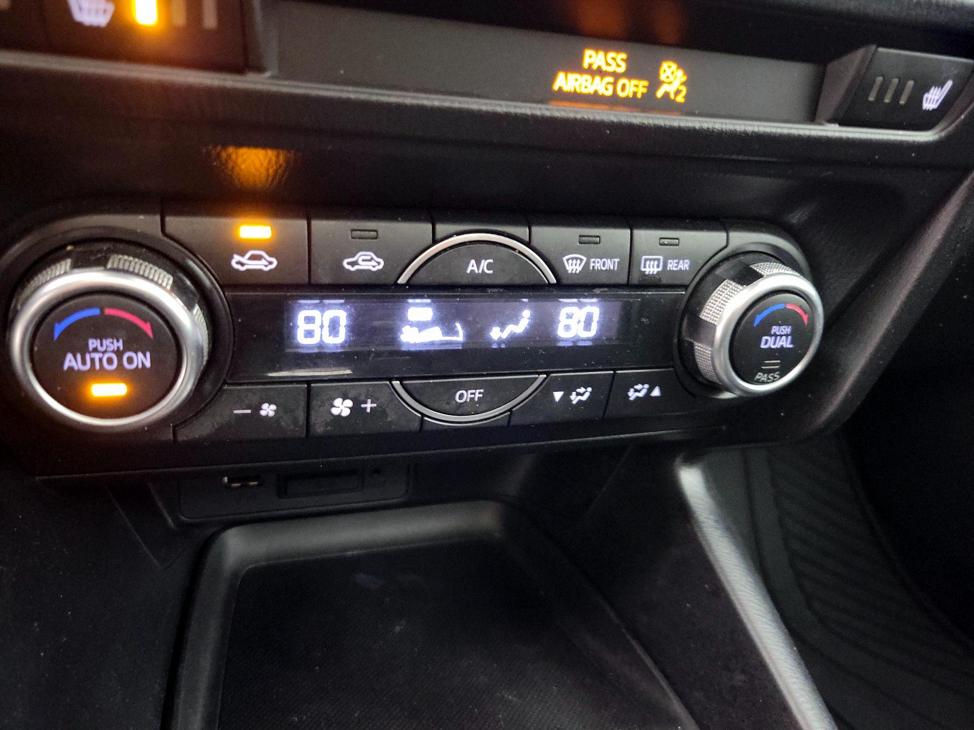 Thumbnail: 2018 Mazda Mazda3 - 16