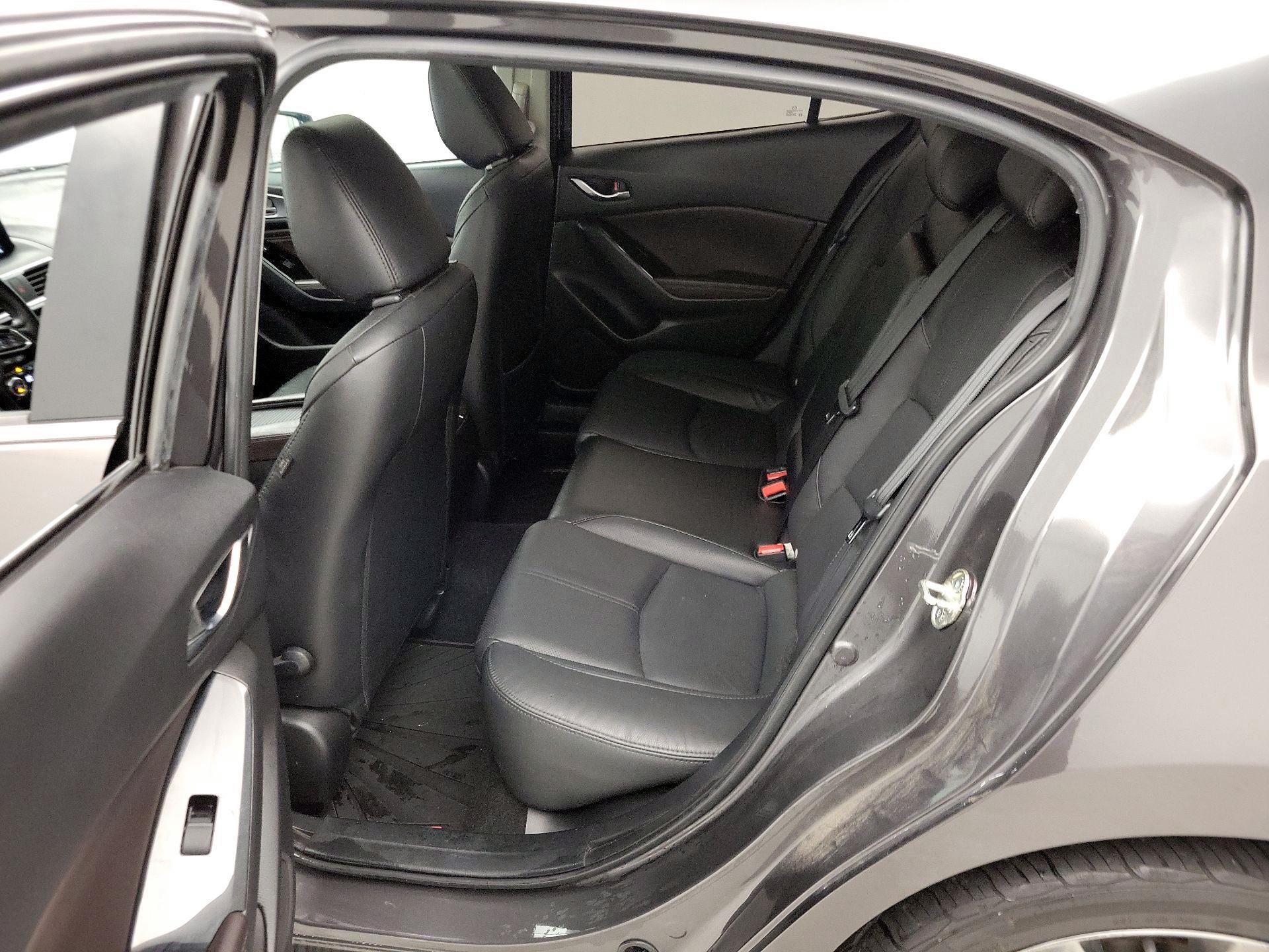 Thumbnail: 2018 Mazda Mazda3 - 20