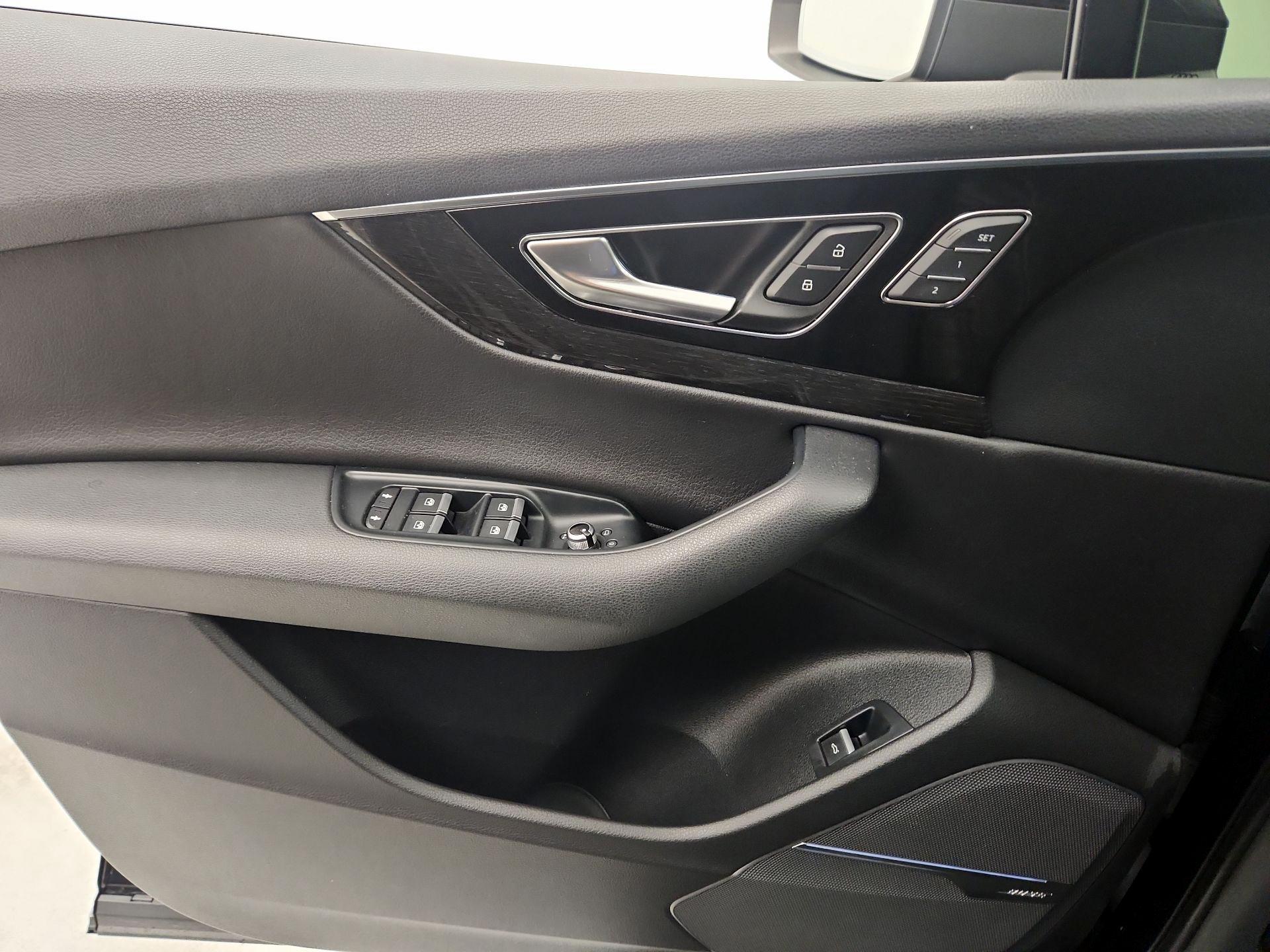 Thumbnail: 2019 Audi Q7 - 12