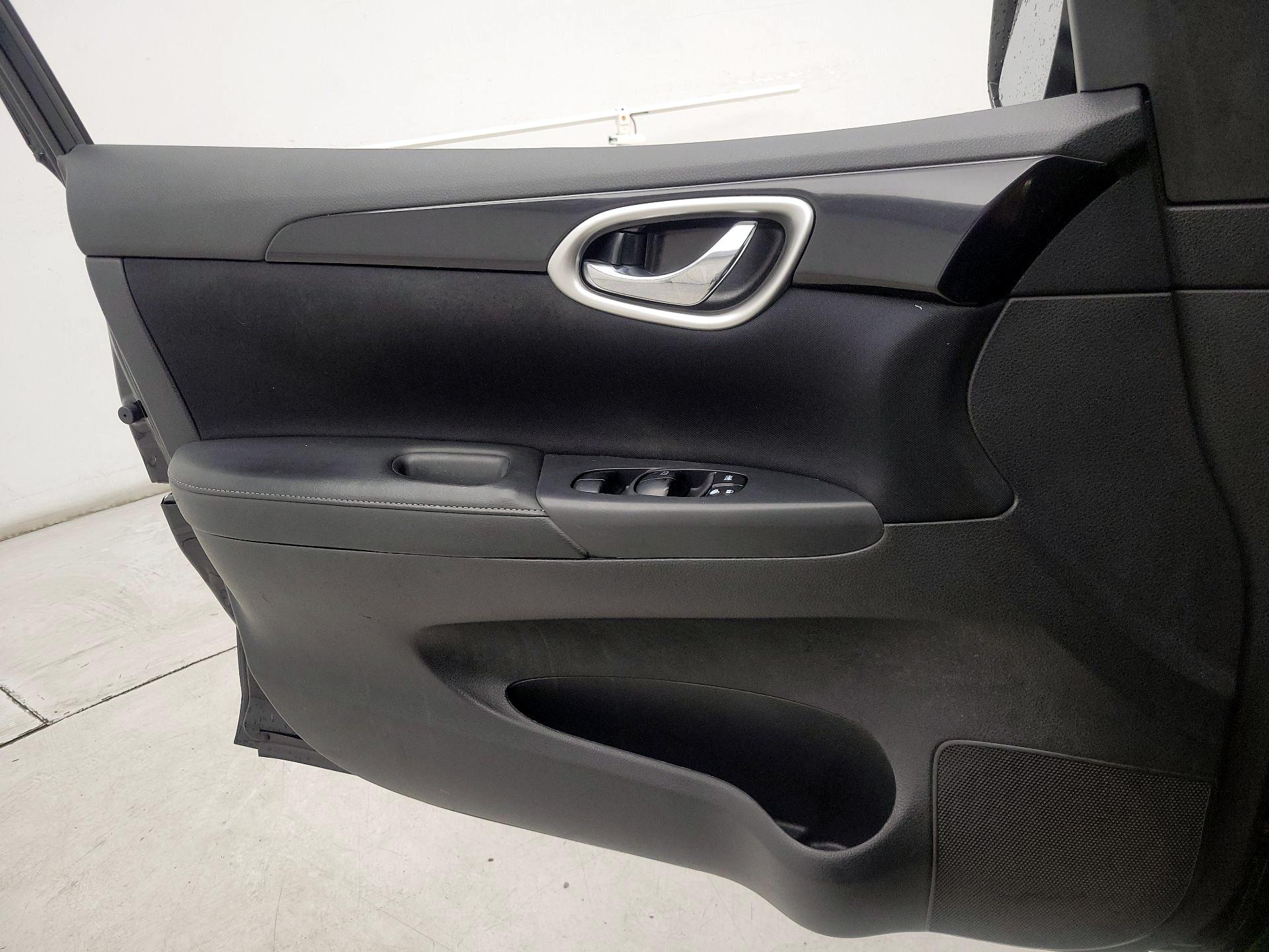 Thumbnail: 2016 Nissan Sentra - 12