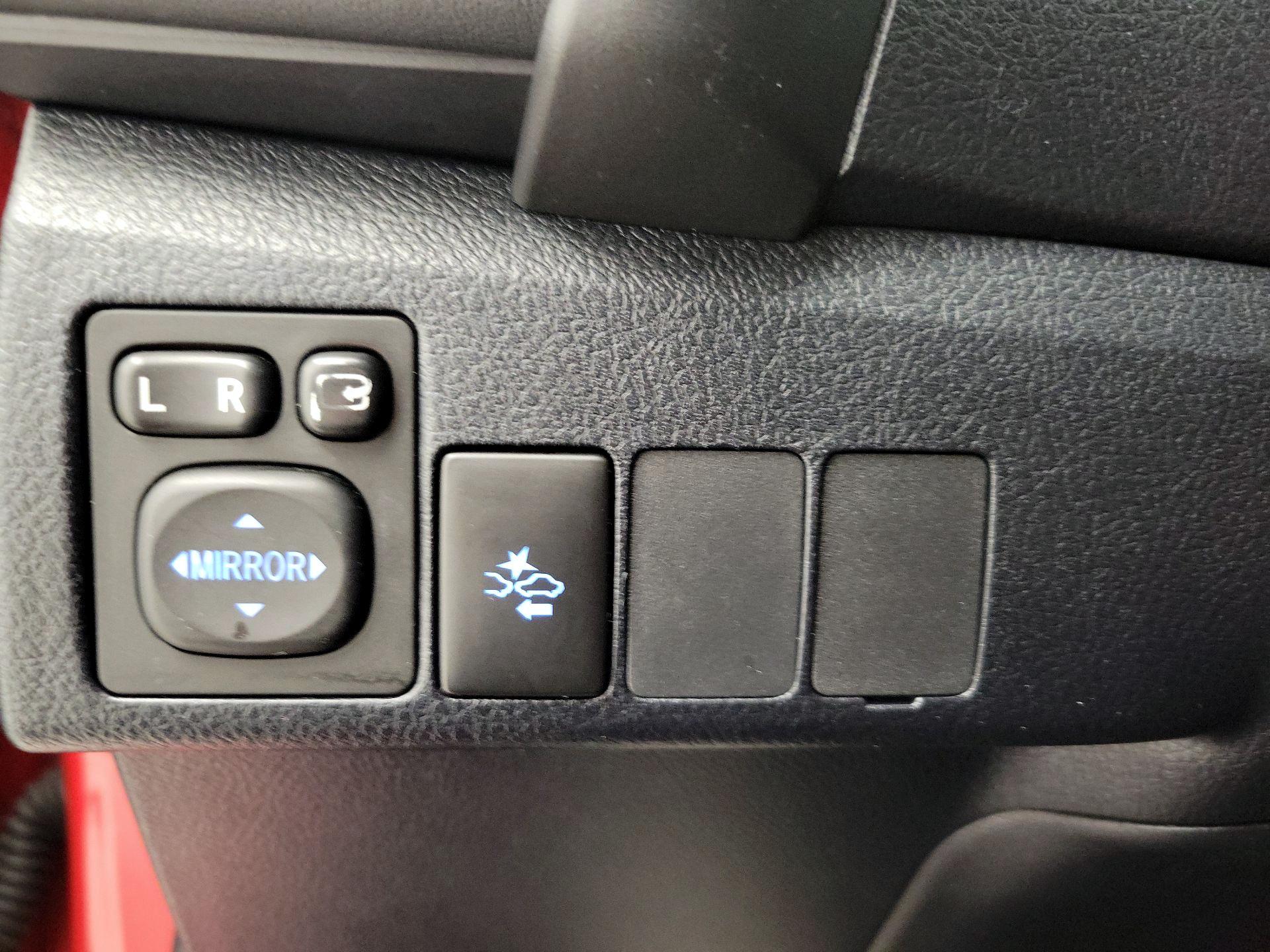 Thumbnail: 2018 Toyota Corolla iM - 13