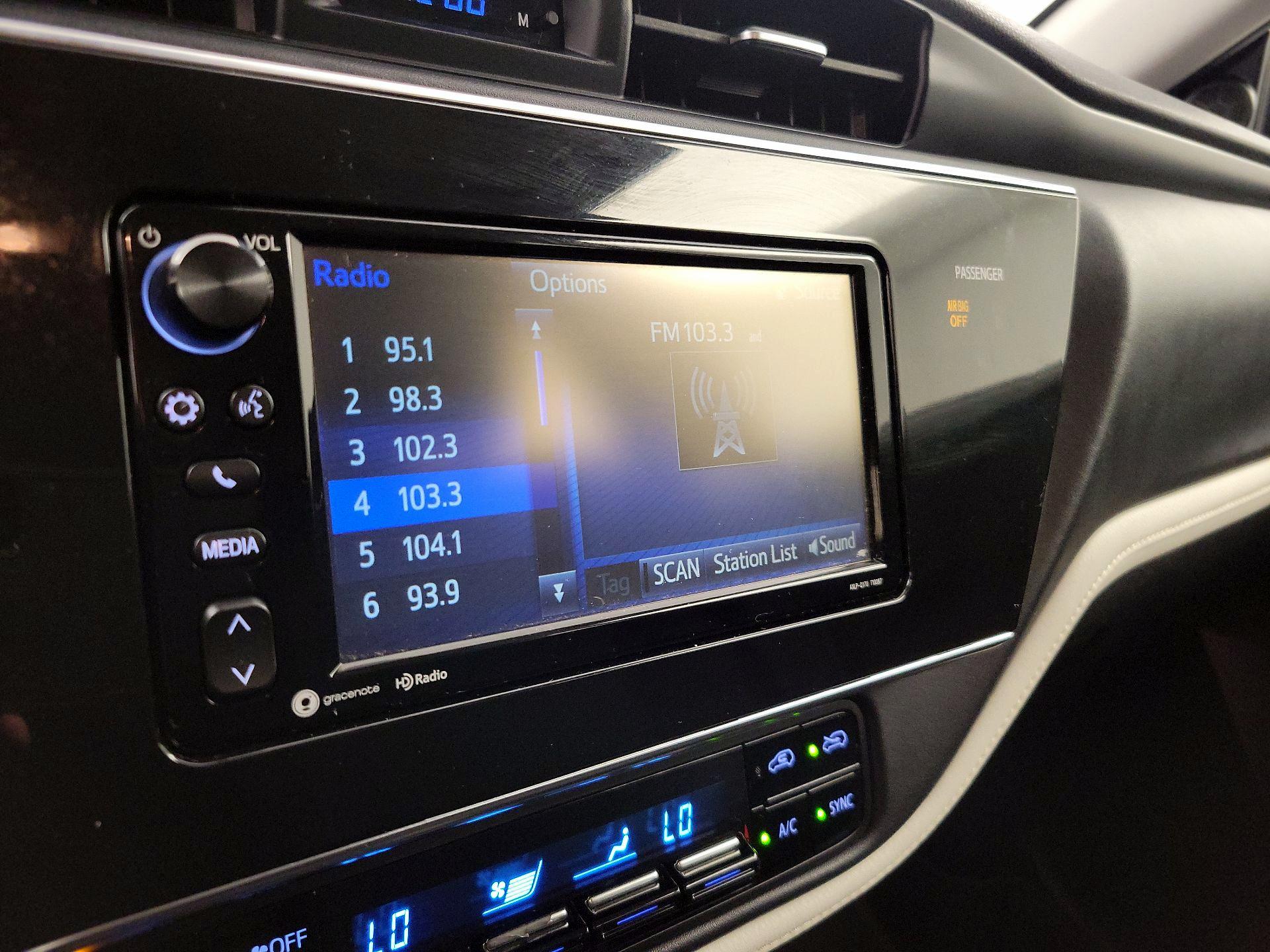 Thumbnail: 2018 Toyota Corolla iM - 15