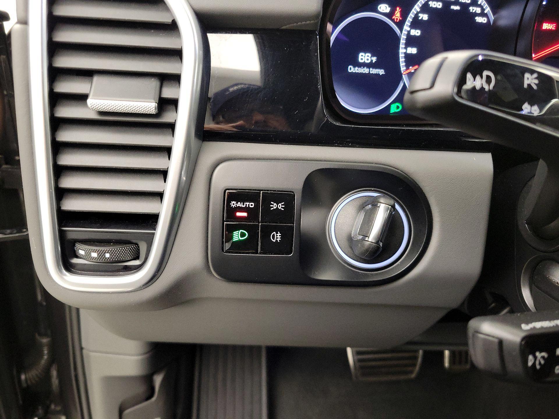 Thumbnail: 2020 Porsche Cayenne - 13