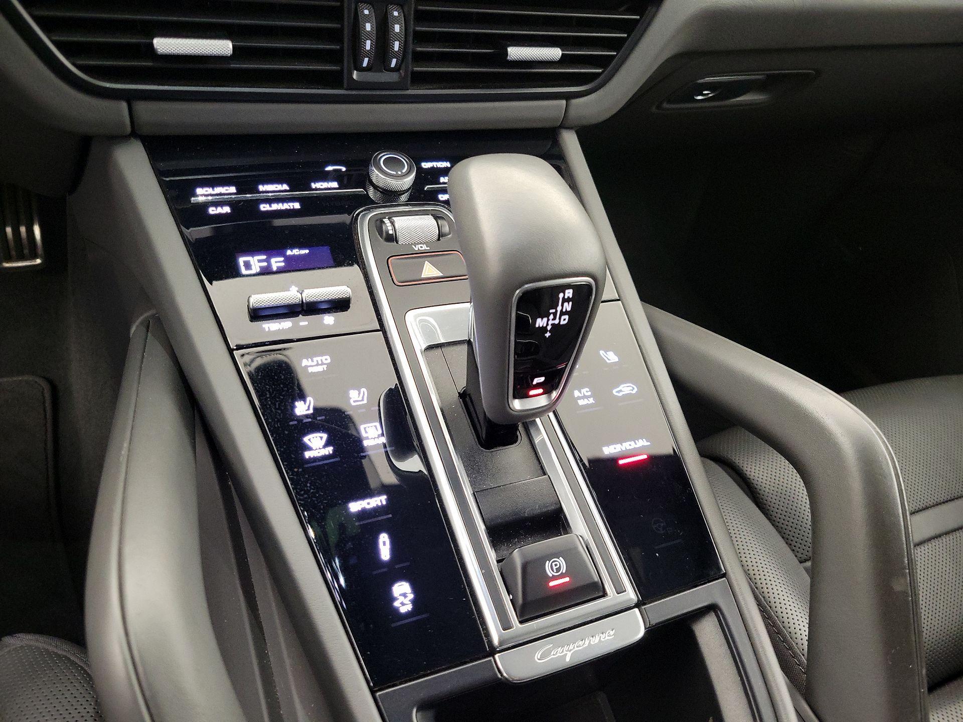 Thumbnail: 2020 Porsche Cayenne - 17