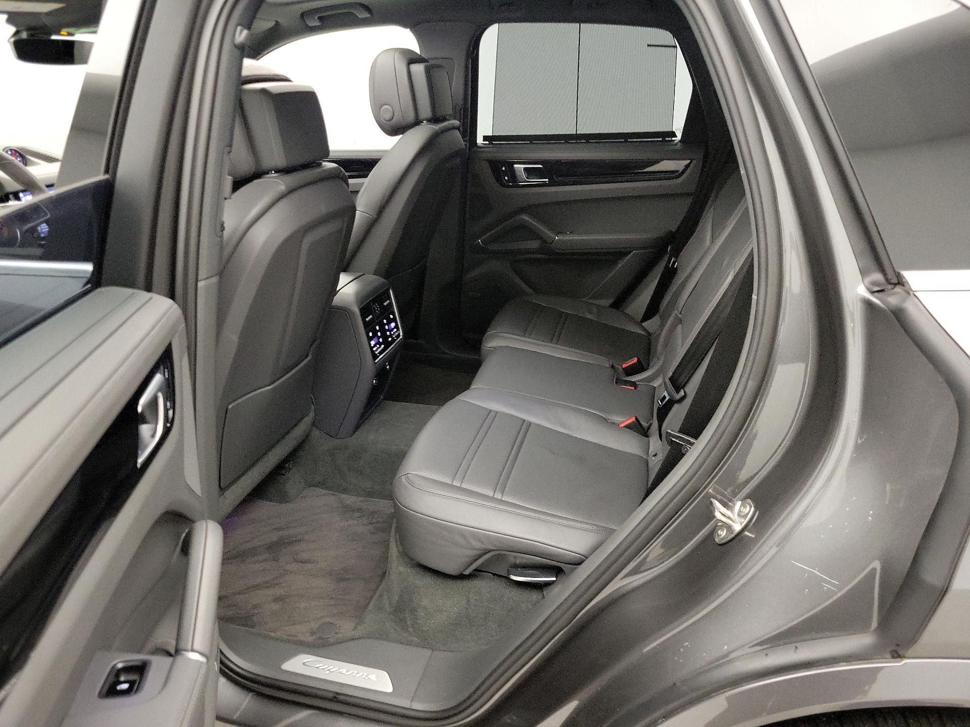 Thumbnail: 2020 Porsche Cayenne - 19