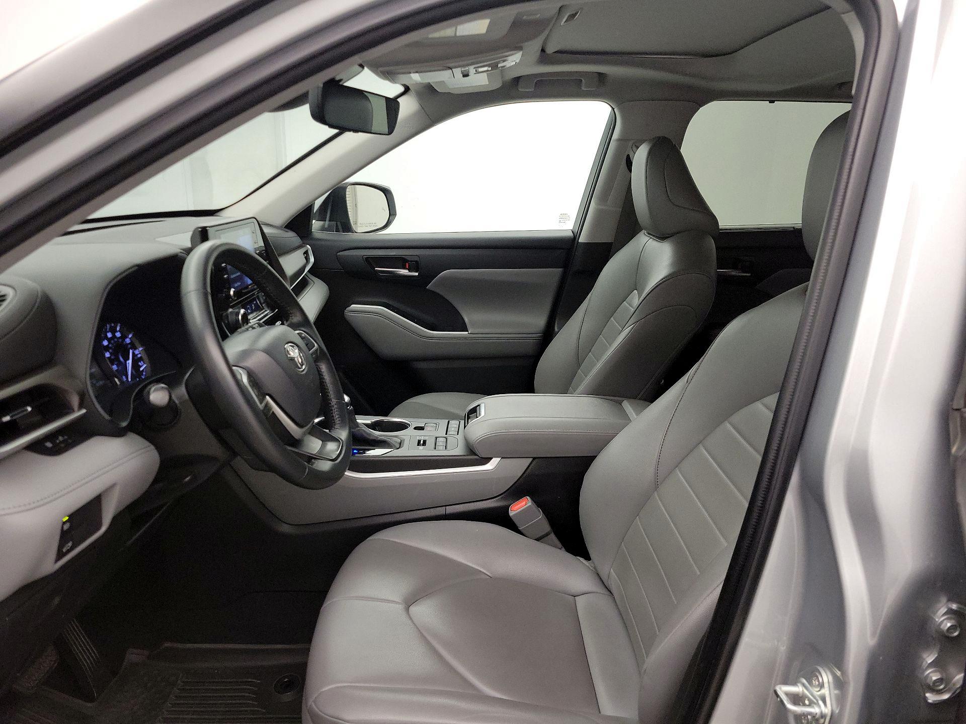 Thumbnail: 2022 Toyota Highlander - 11