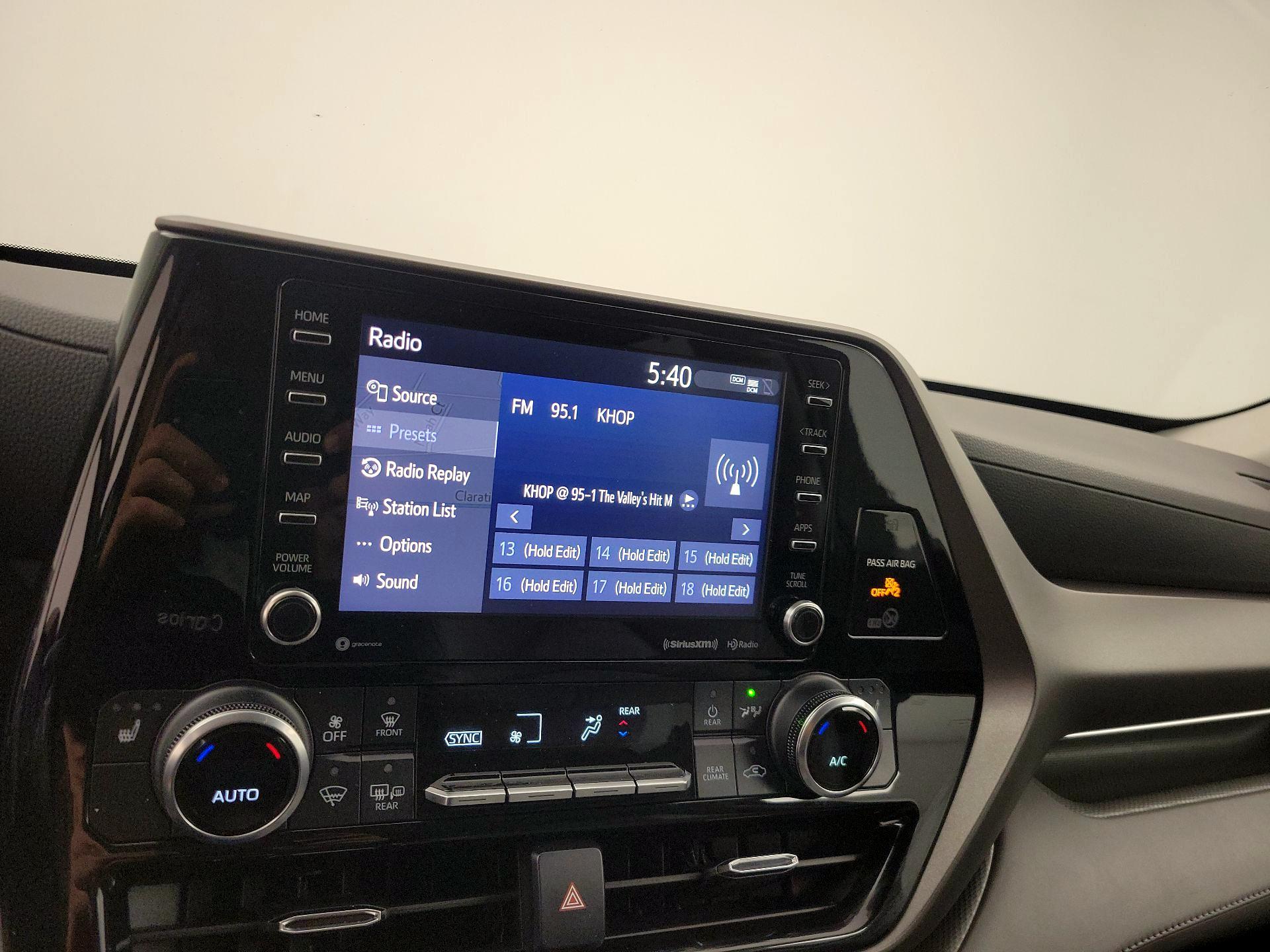 Thumbnail: 2022 Toyota Highlander - 16