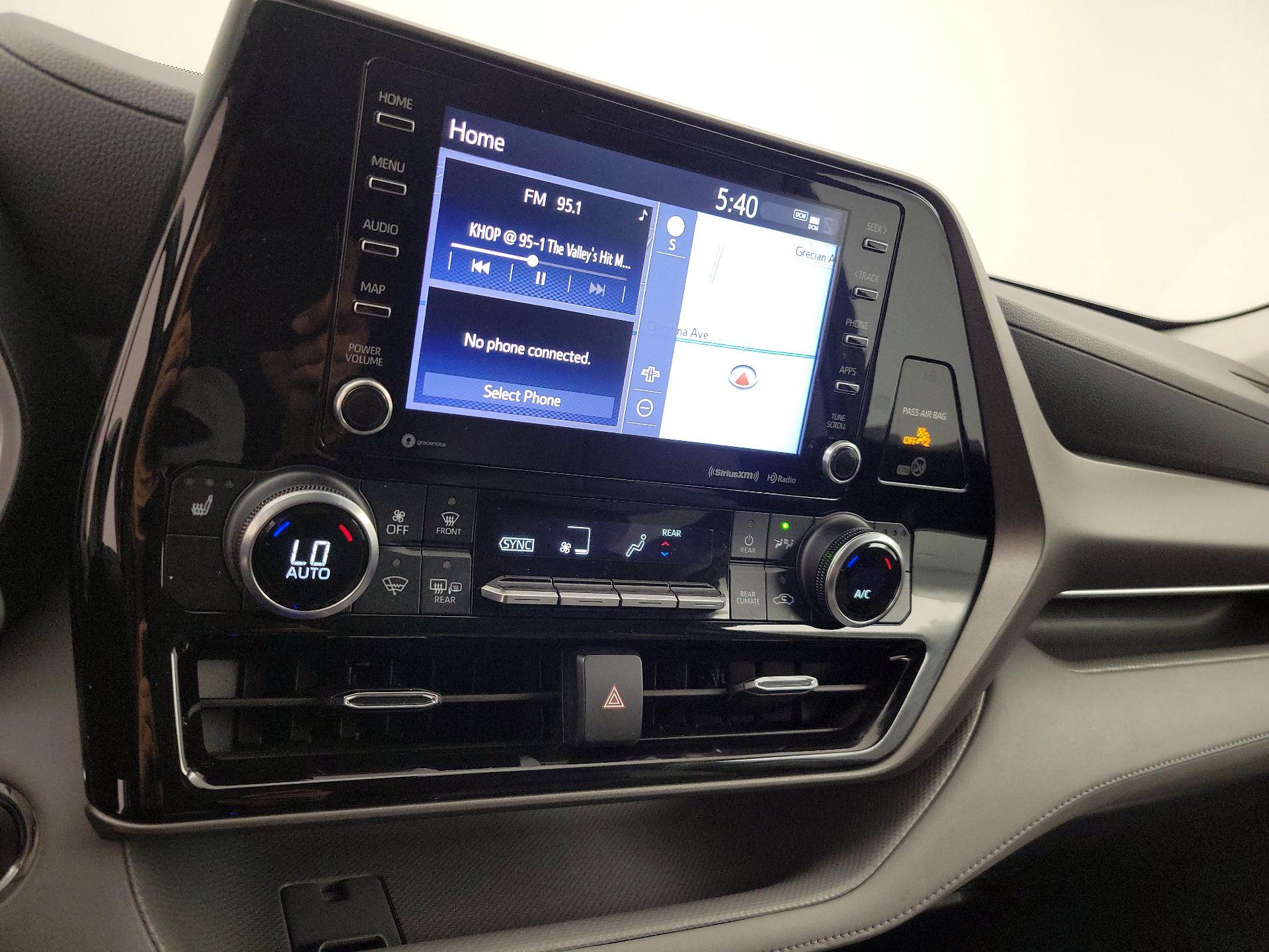 Thumbnail: 2022 Toyota Highlander - 17