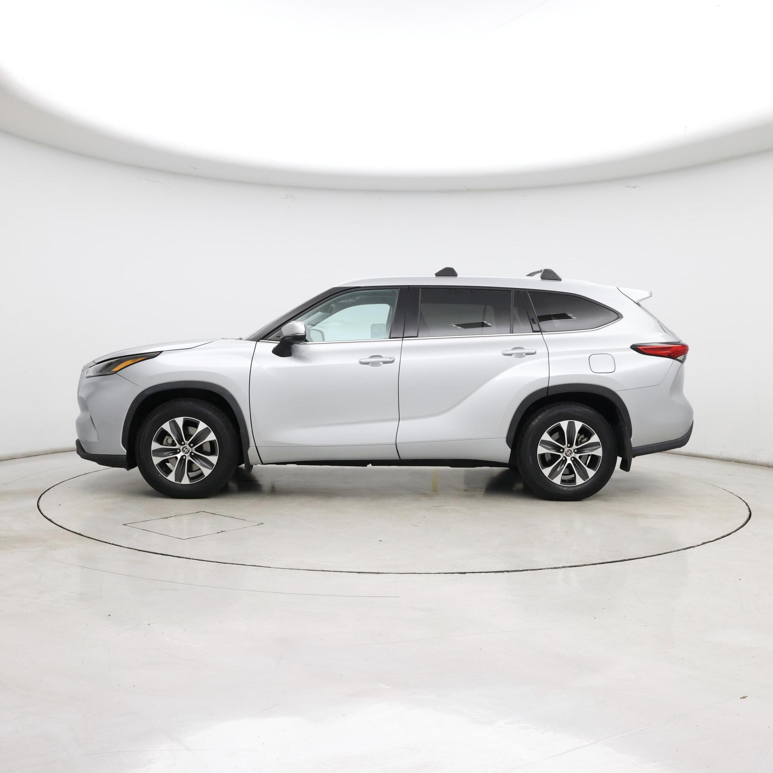 Thumbnail: 2022 Toyota Highlander - 3