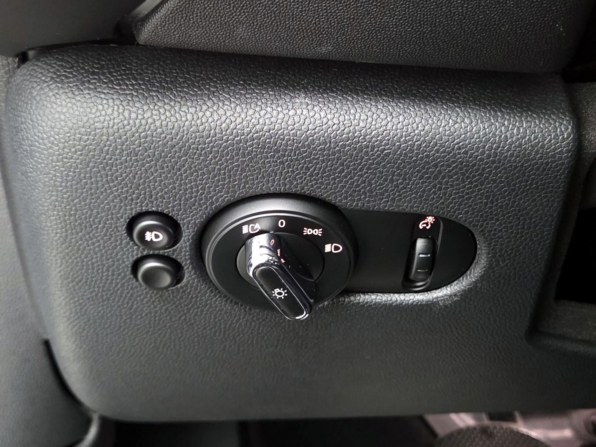 Thumbnail: 2016 MINI Cooper Hardtop - 13