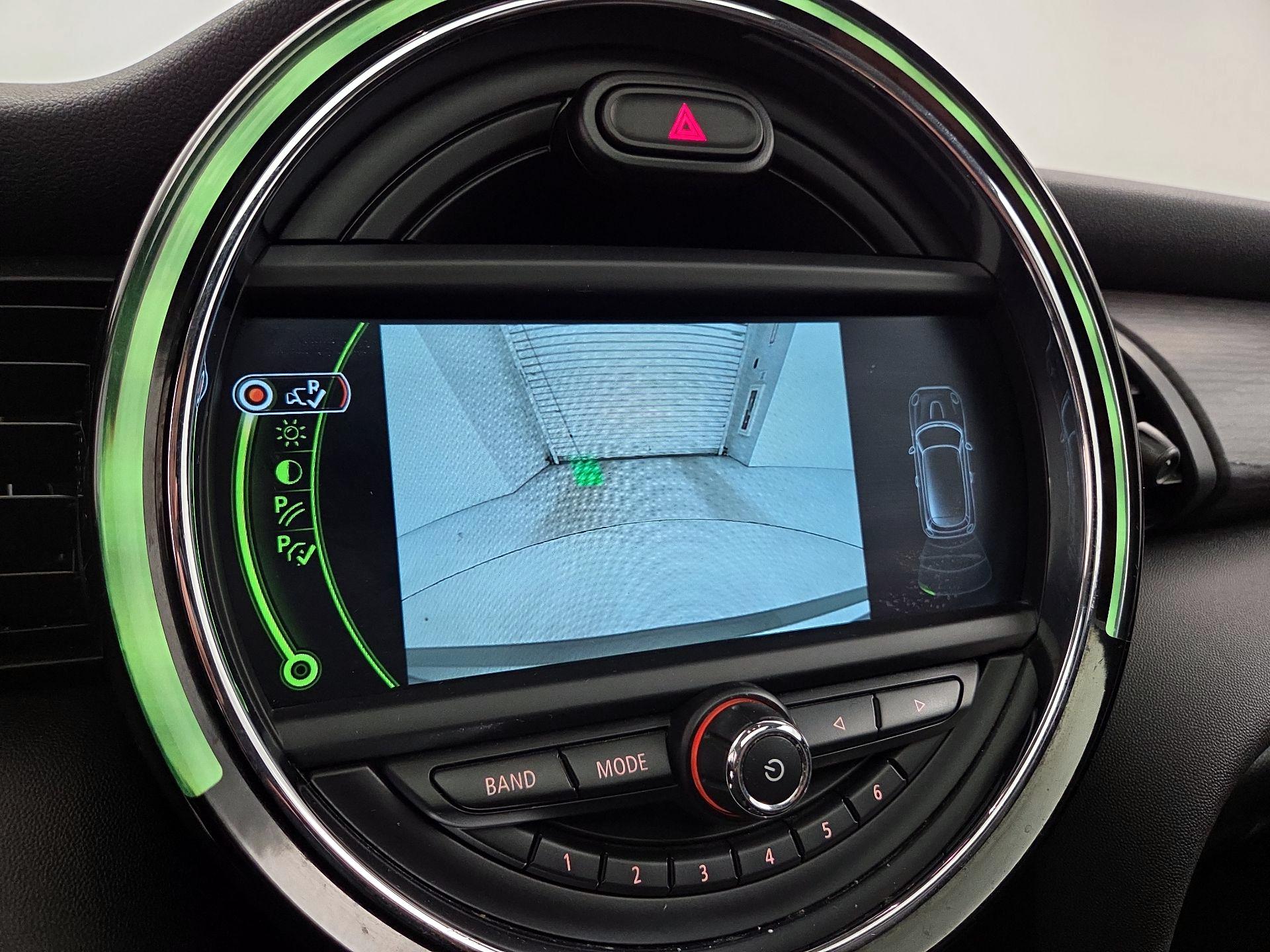 Thumbnail: 2016 MINI Cooper Hardtop - 15