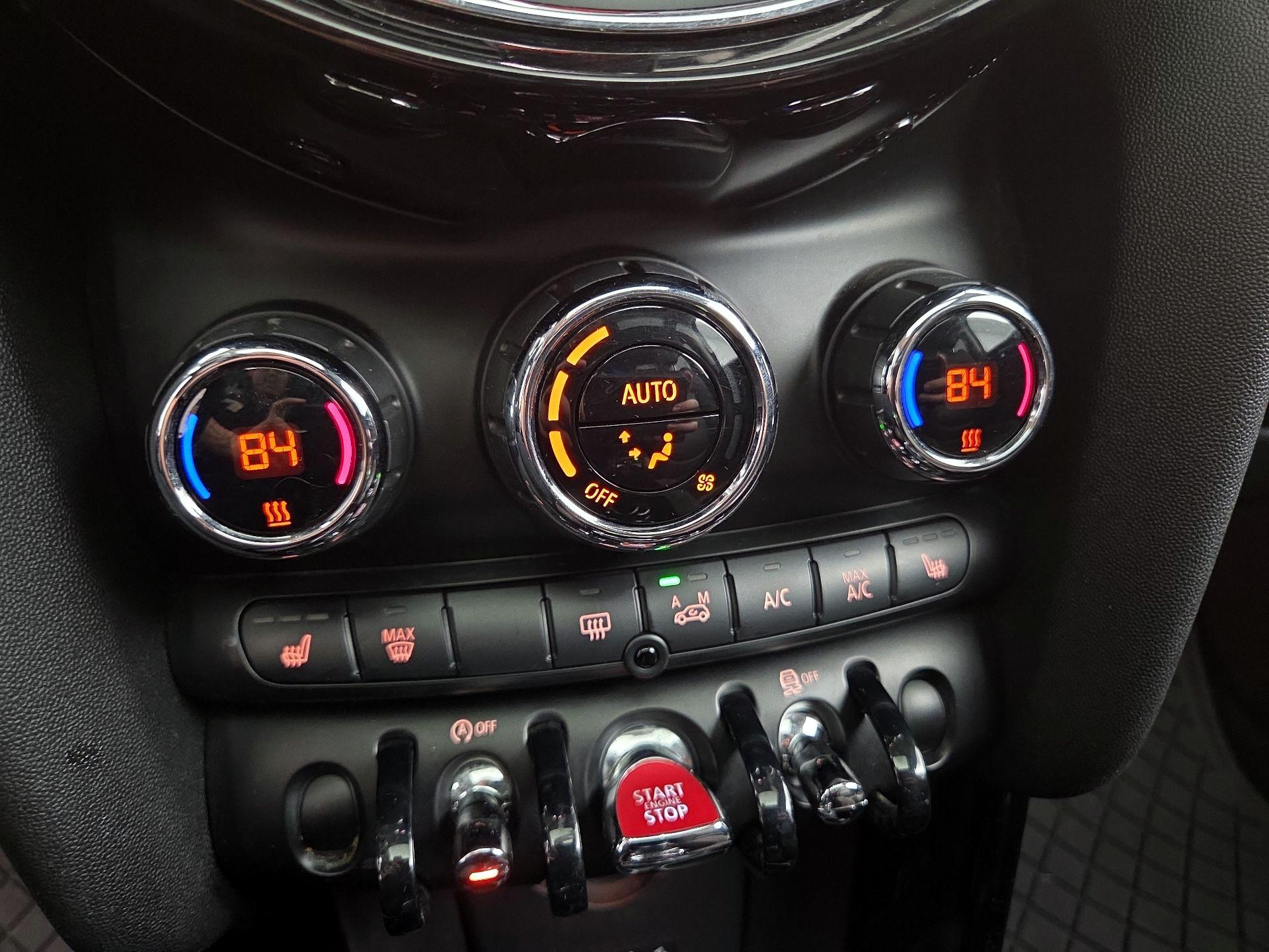 Thumbnail: 2016 MINI Cooper Hardtop - 17