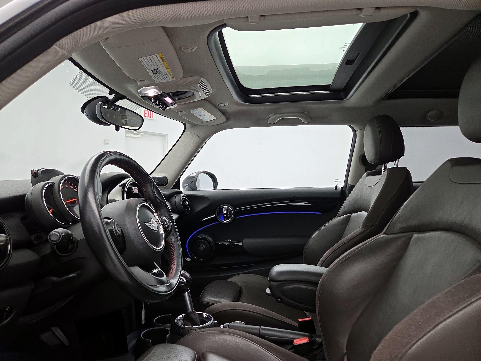 Thumbnail: 2016 MINI Cooper Hardtop - 20