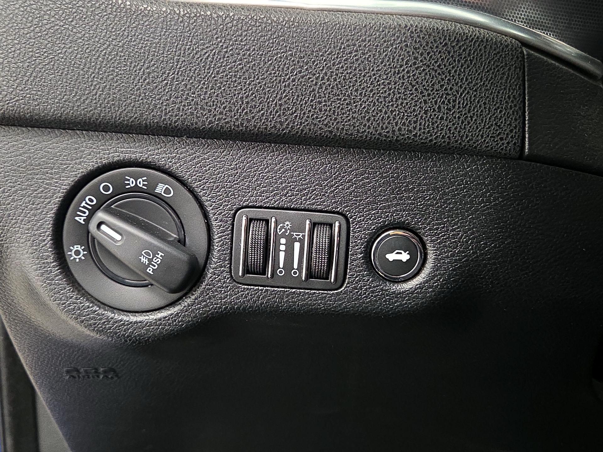 Thumbnail: 2018 Dodge Charger - 13