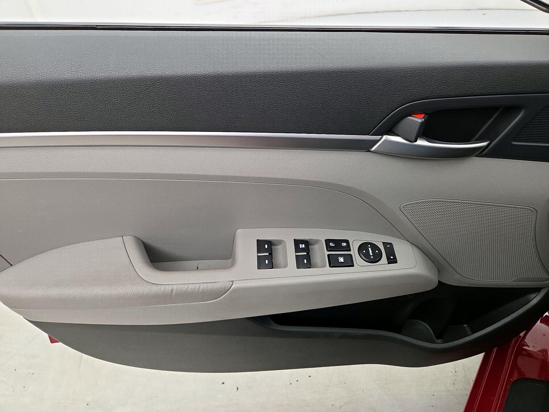 Thumbnail: 2020 Hyundai Elantra - 12