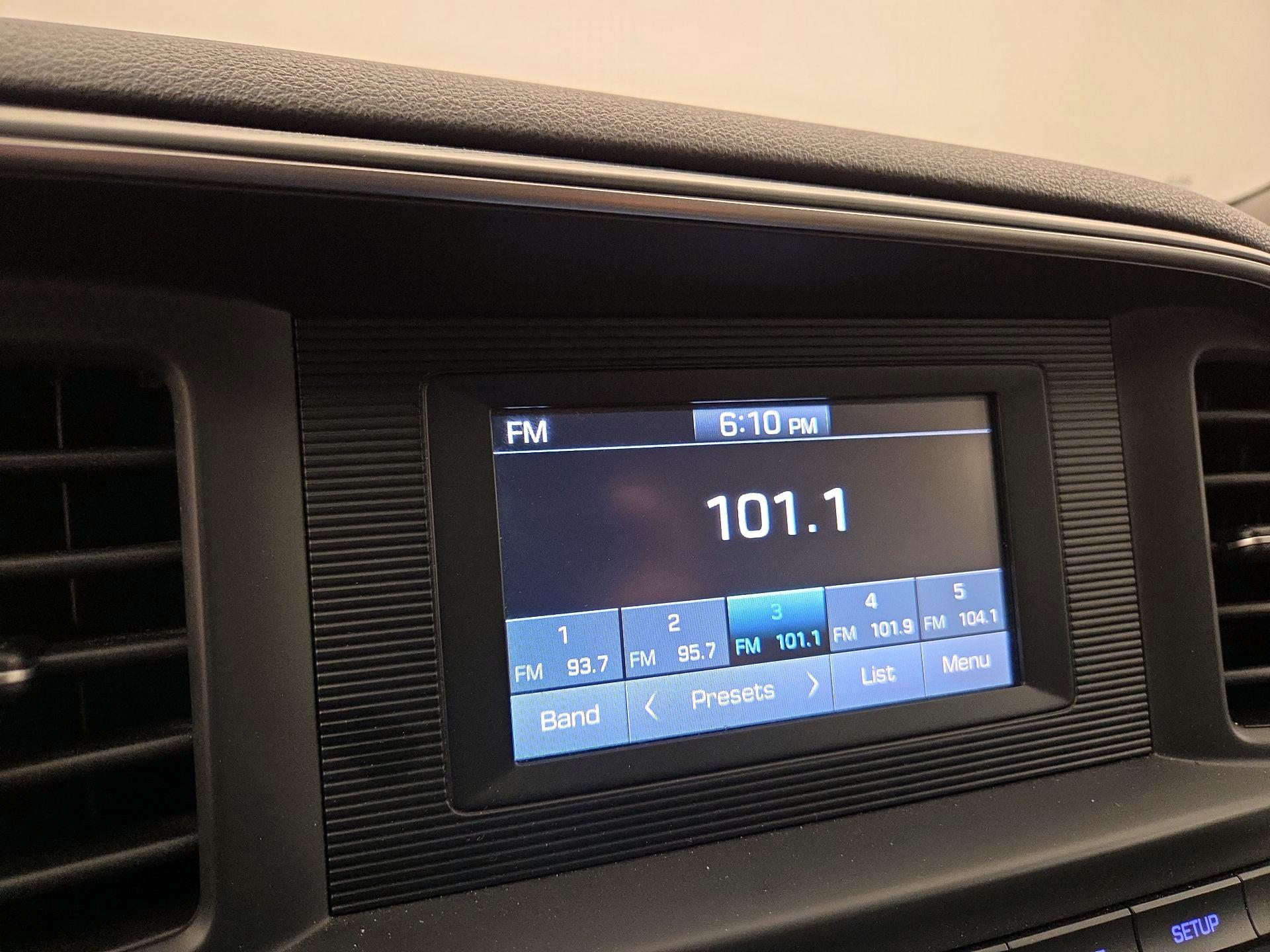 Thumbnail: 2020 Hyundai Elantra - 15