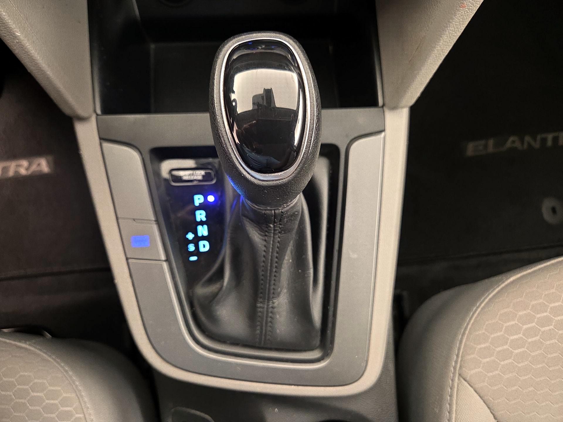 Thumbnail: 2020 Hyundai Elantra - 17