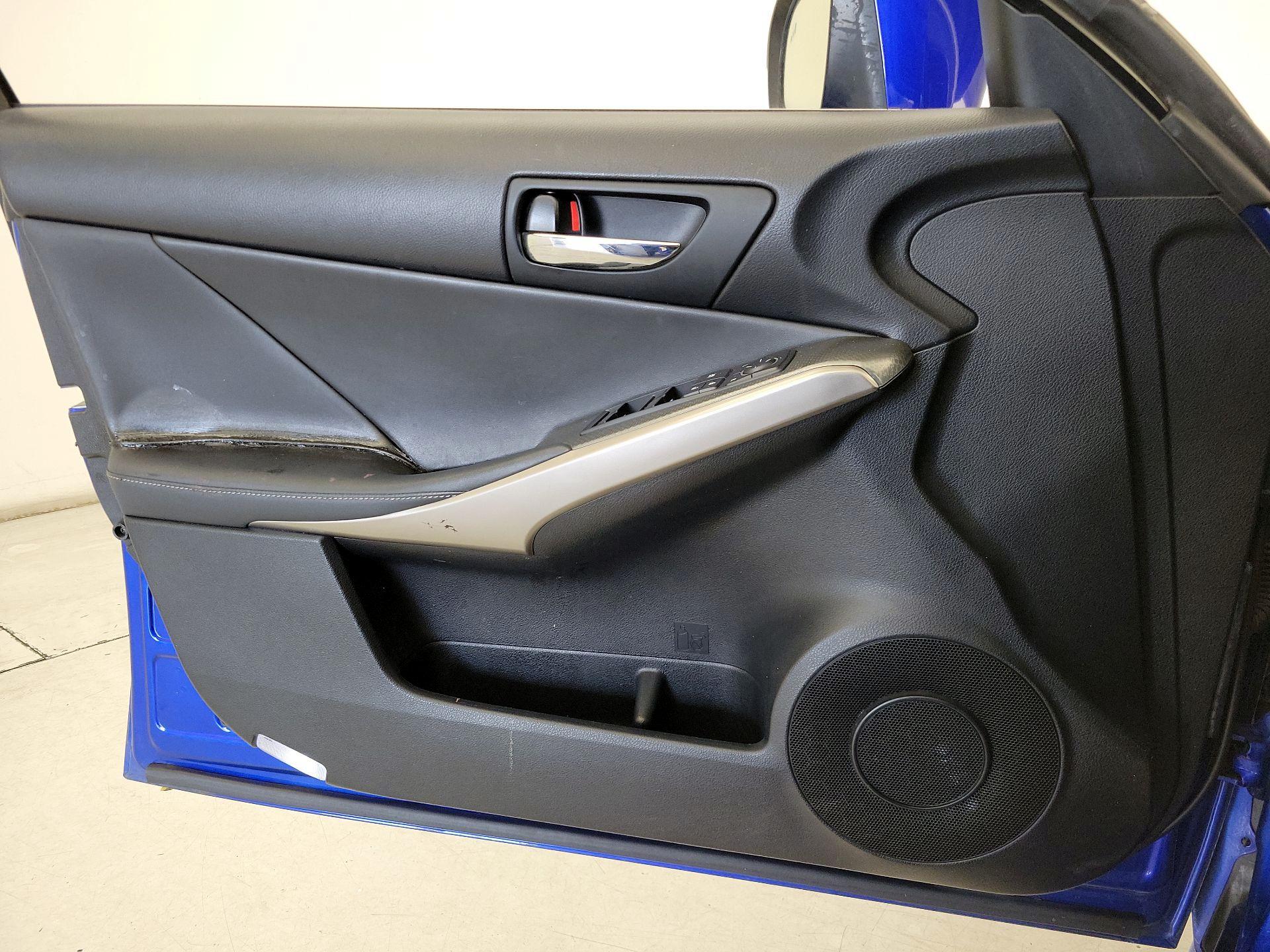 Thumbnail: 2016 Lexus IS - 12