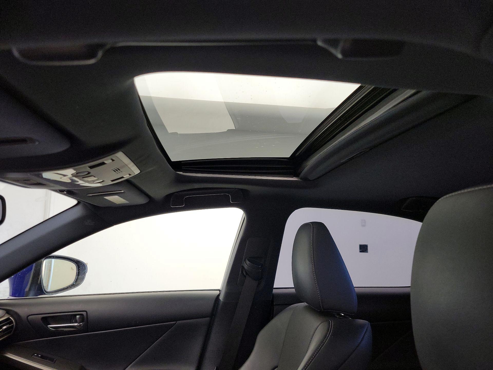 Thumbnail: 2016 Lexus IS - 19