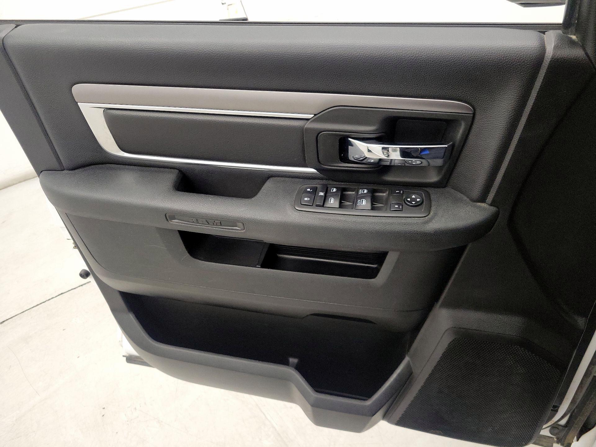 Thumbnail: 2021 RAM 1500 Classic - 12