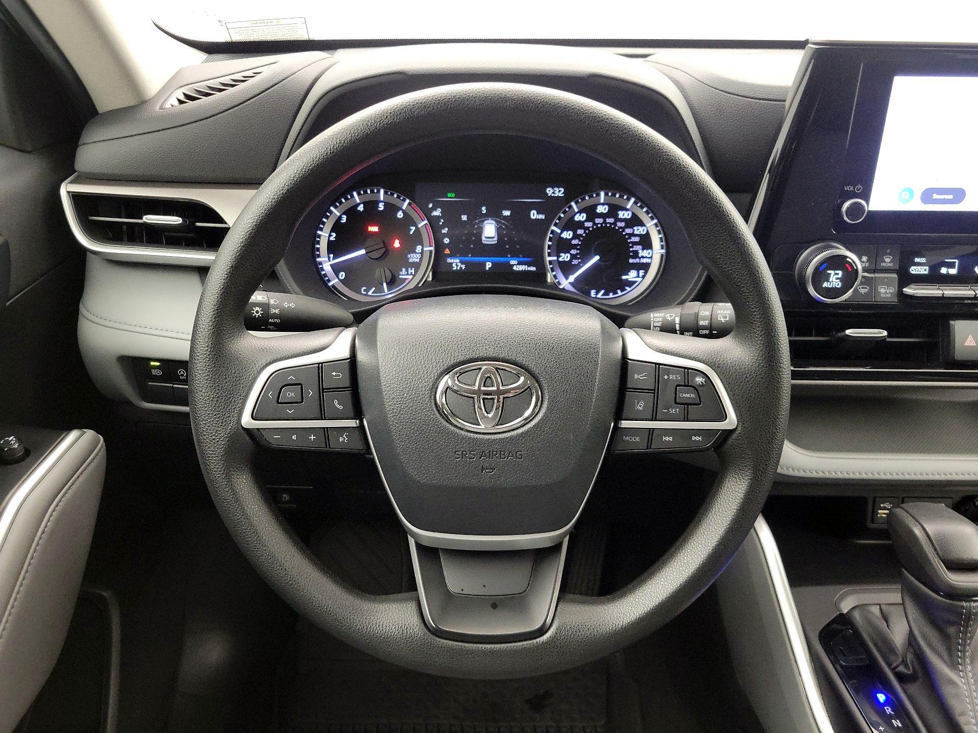 Thumbnail: 2023 Toyota Highlander - 10