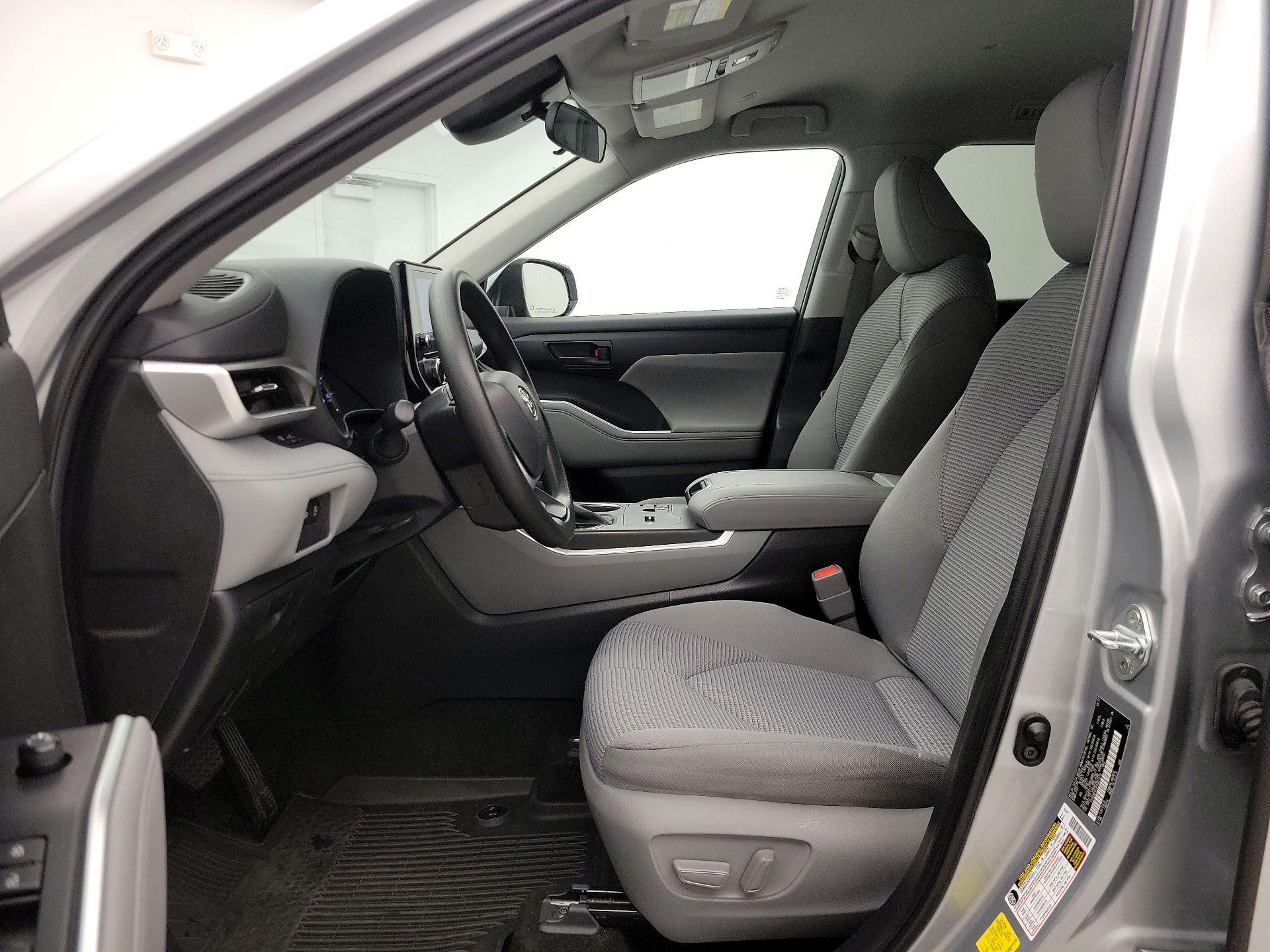 Thumbnail: 2023 Toyota Highlander - 11