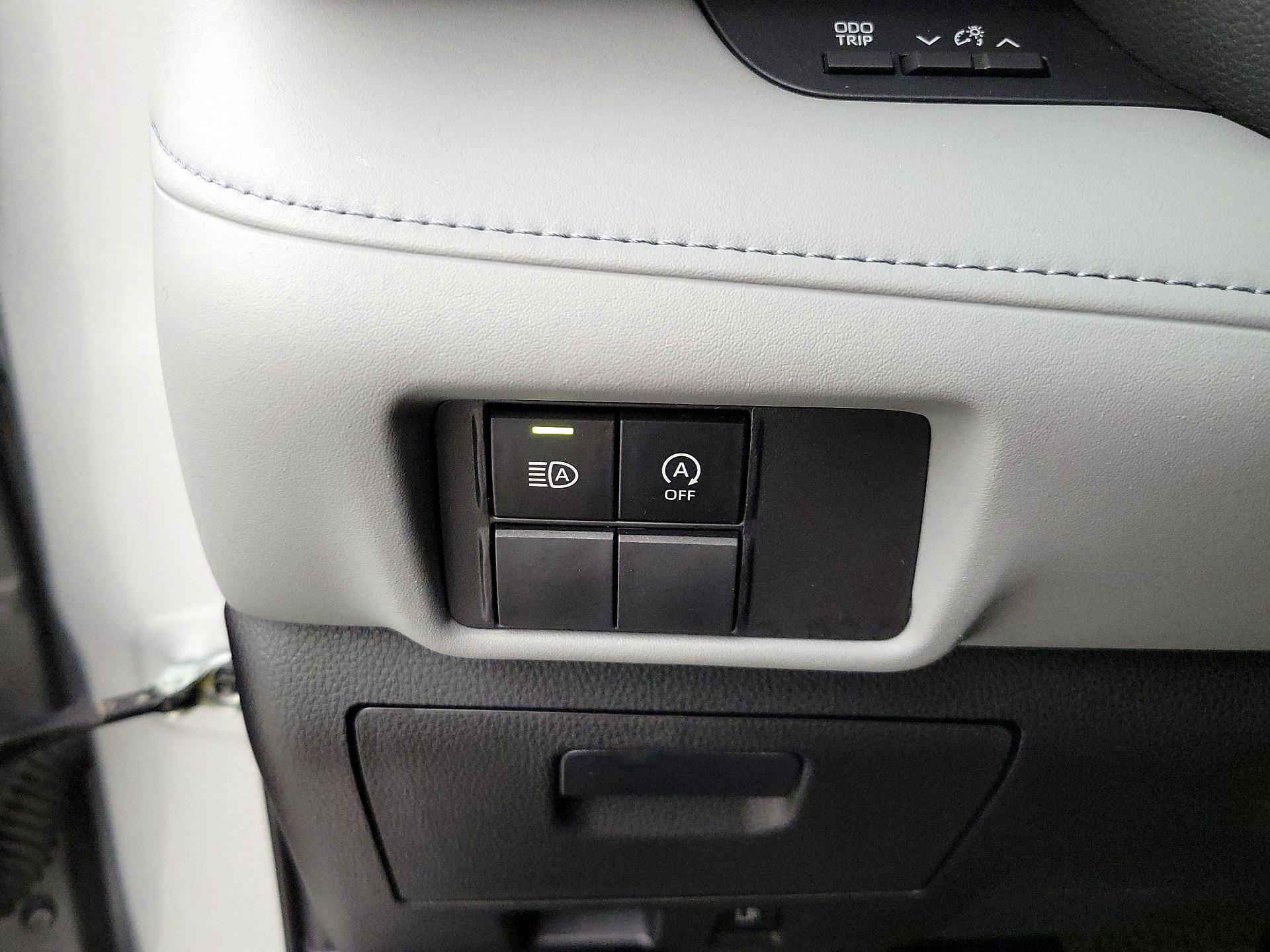 Thumbnail: 2023 Toyota Highlander - 13