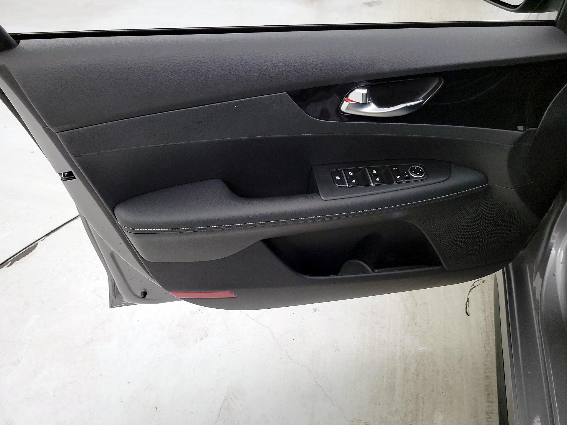 Thumbnail: 2024 Kia Forte - 12