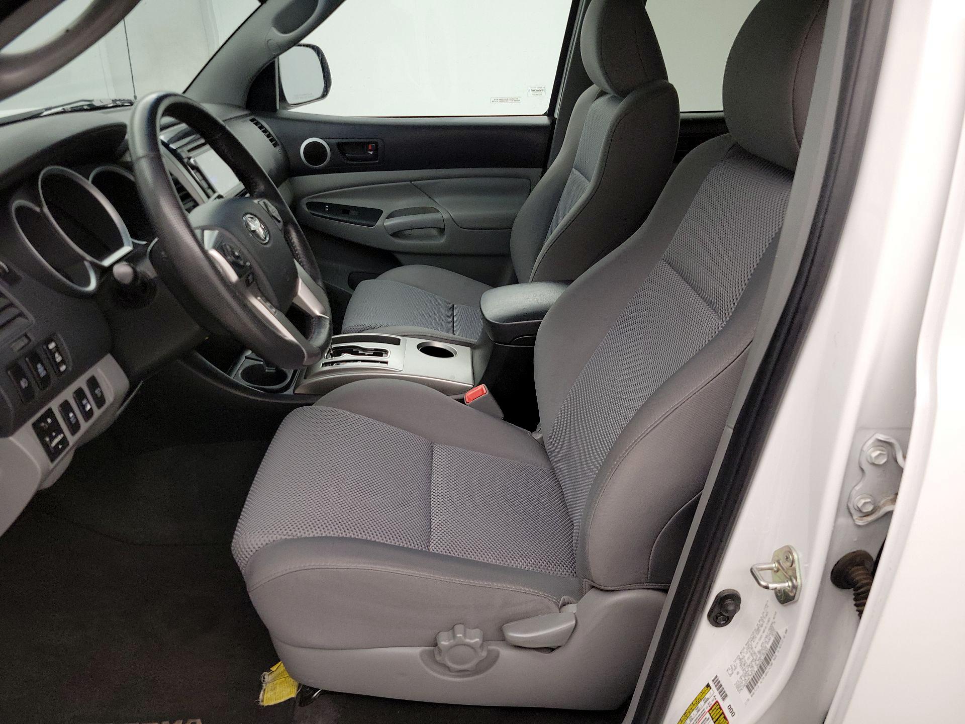 Thumbnail: 2015 Toyota Tacoma - 11