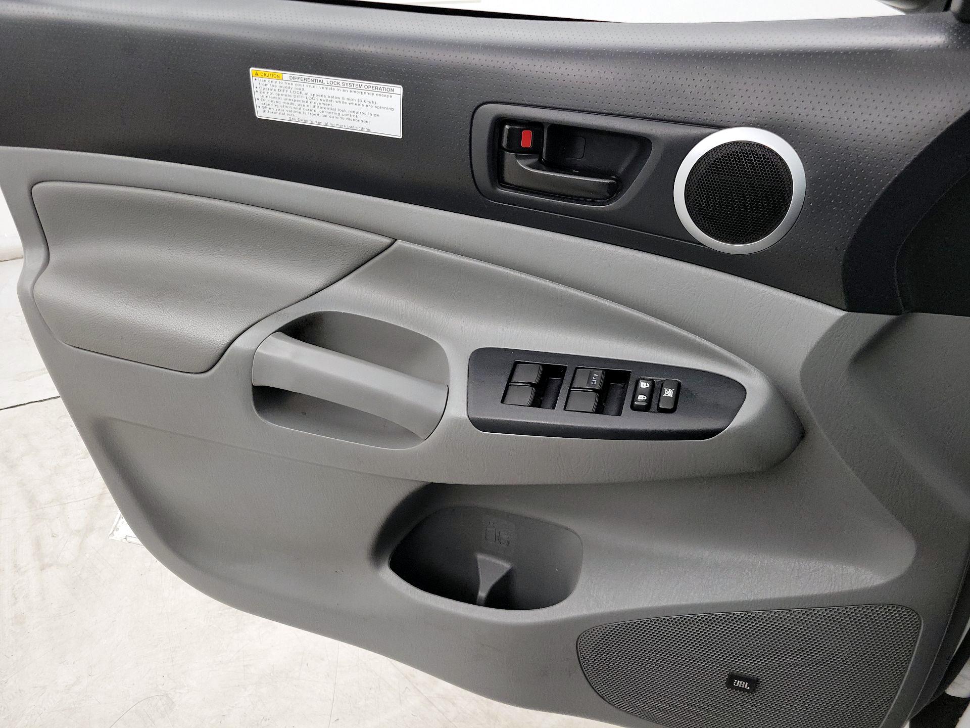 Thumbnail: 2015 Toyota Tacoma - 12