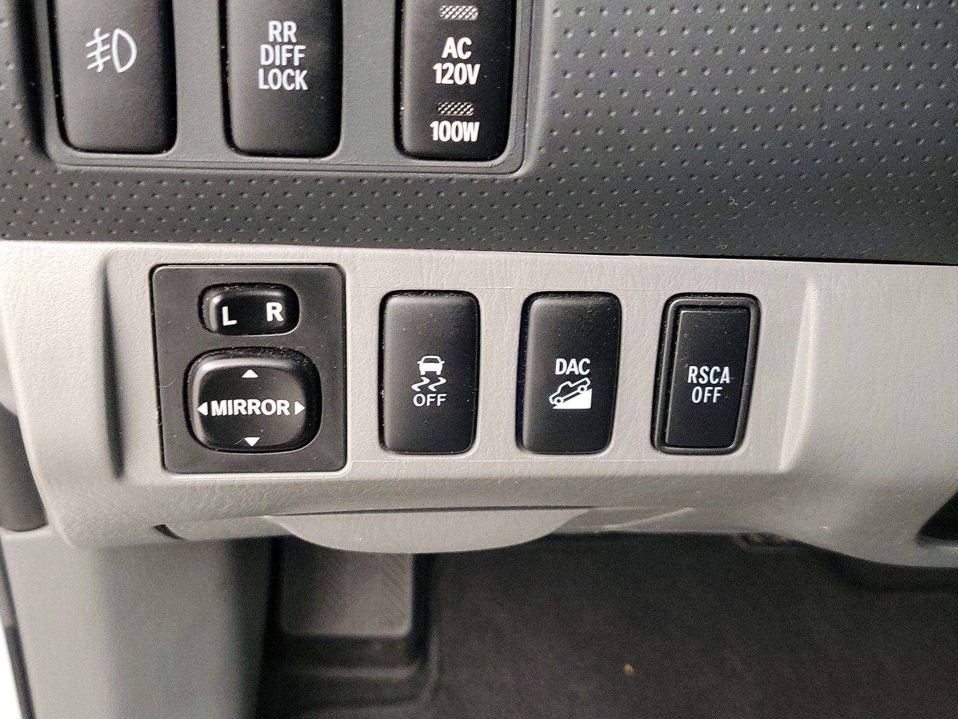 Thumbnail: 2015 Toyota Tacoma - 13