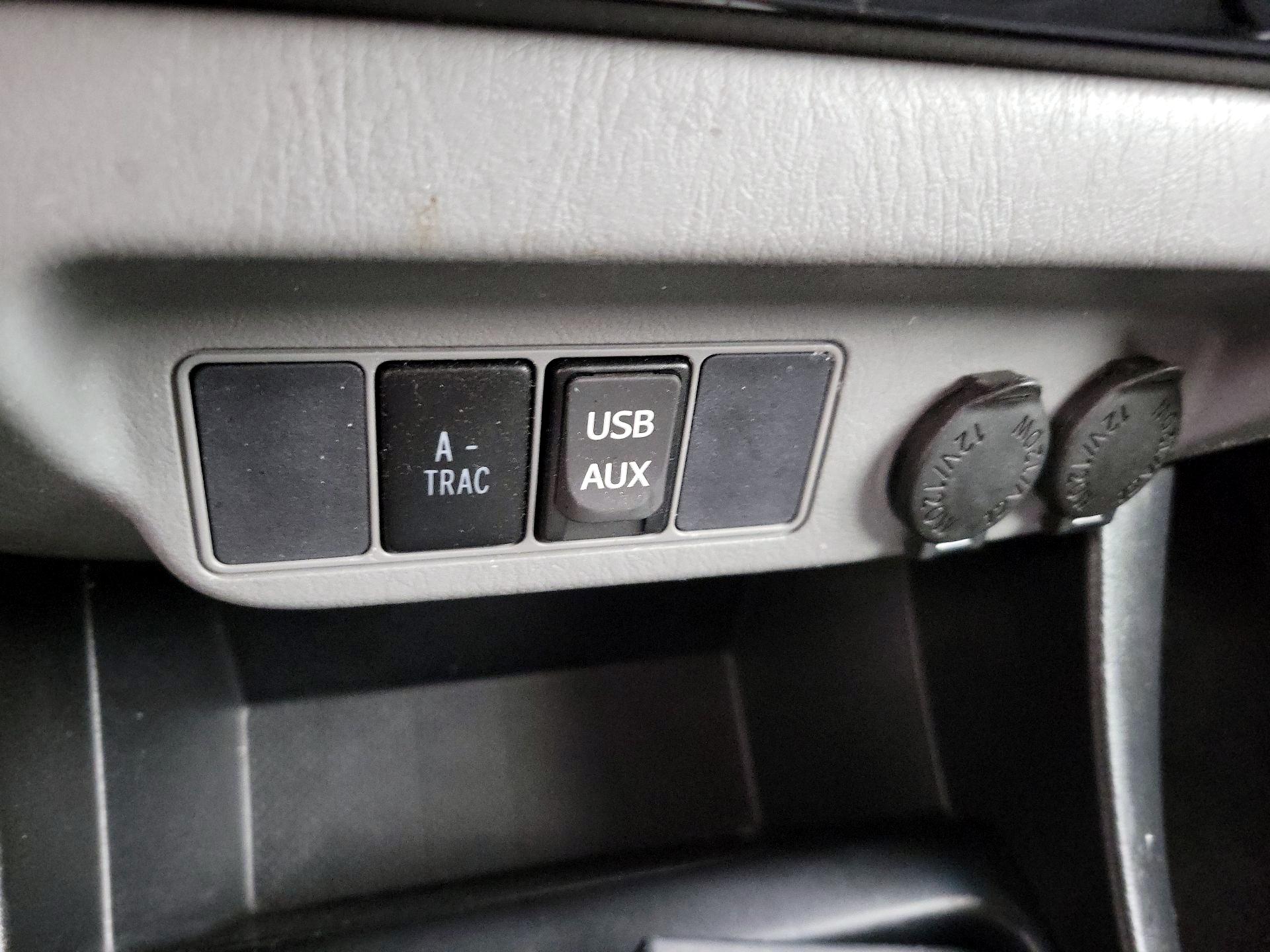 Thumbnail: 2015 Toyota Tacoma - 18