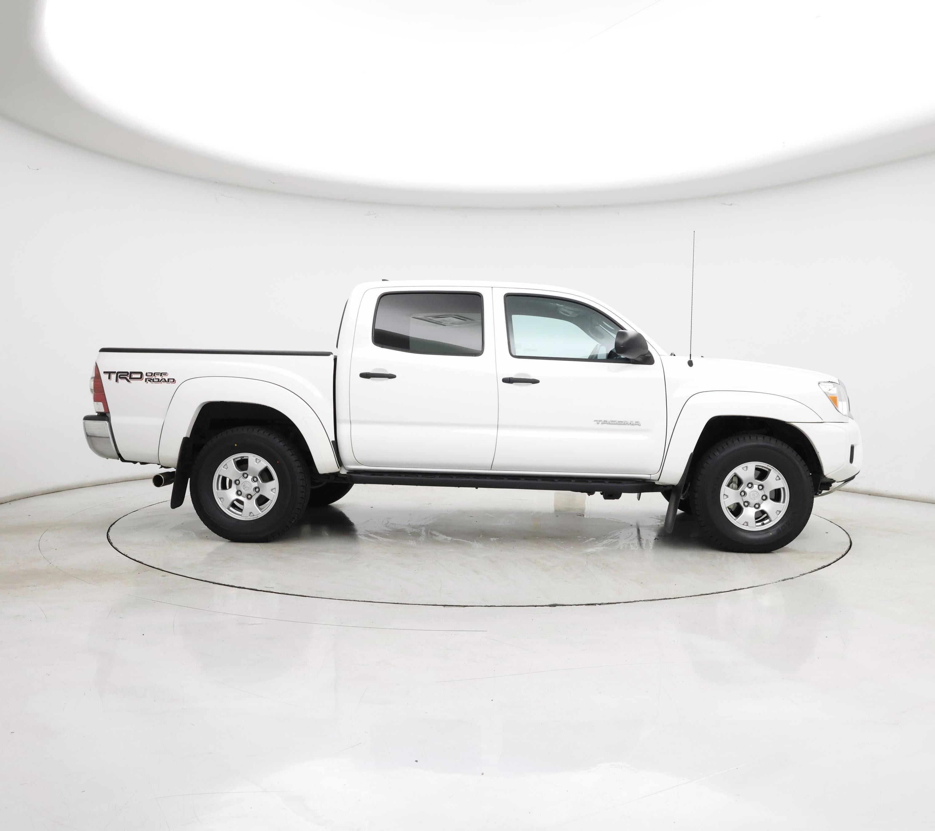 Thumbnail: 2015 Toyota Tacoma - 7