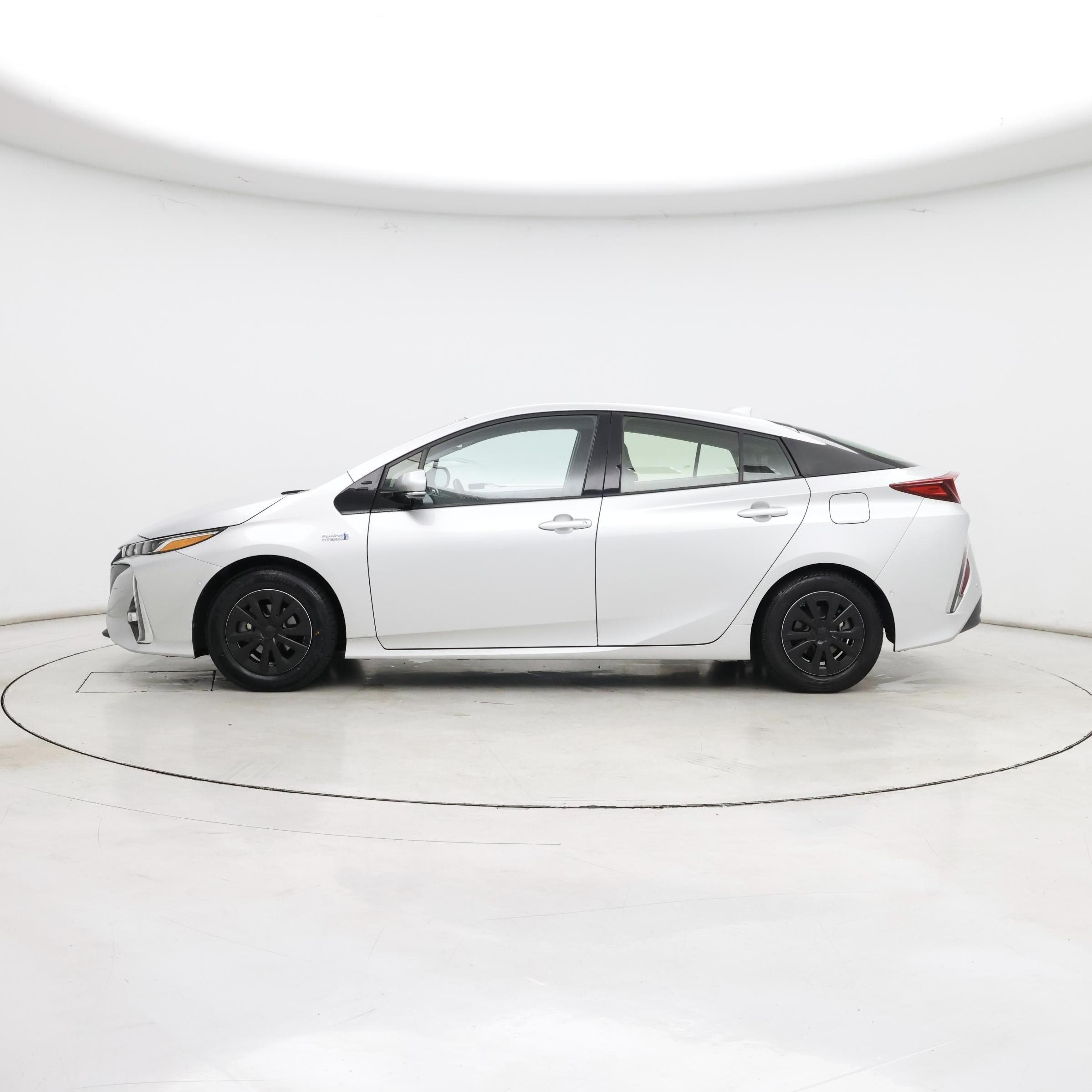 Thumbnail: 2017 Toyota Prius Prime - 3