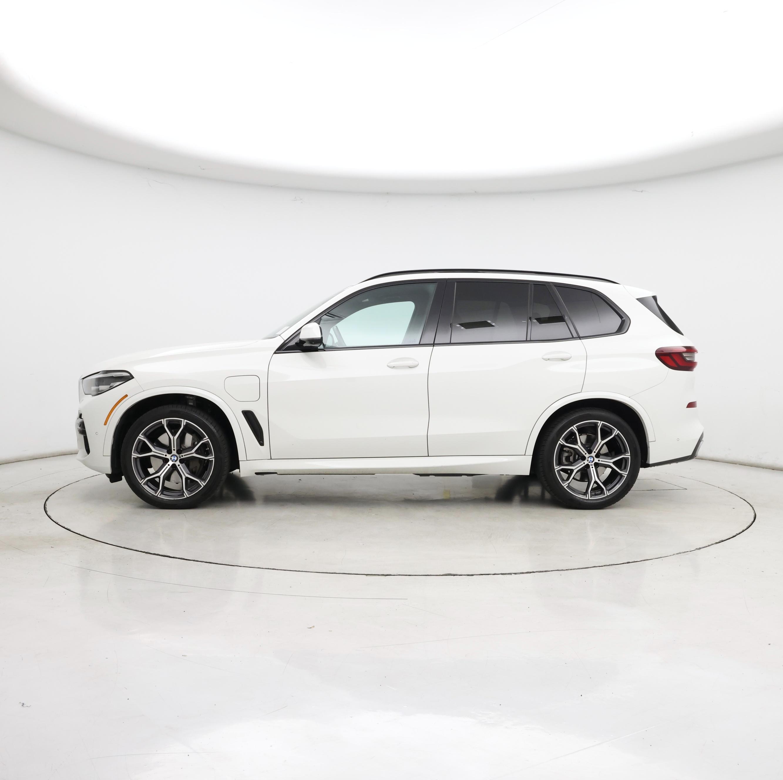 Thumbnail: 2021 BMW X5 - 3