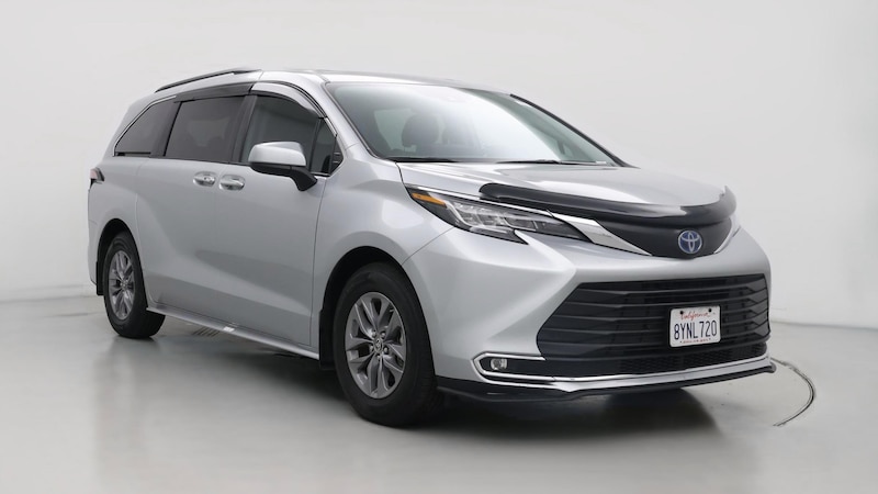 2022 Toyota Sienna XLE Hero Image