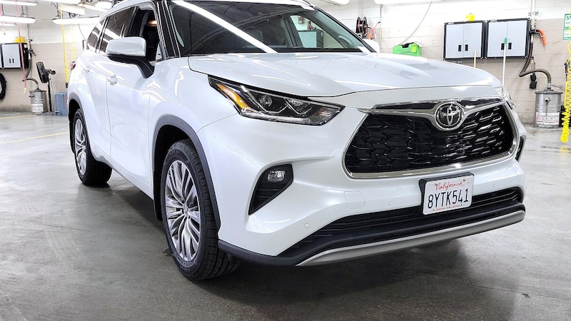 2022 Toyota Highlander Platinum Hero Image