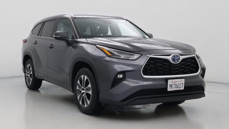 2024 Toyota Highlander XLE Hero Image