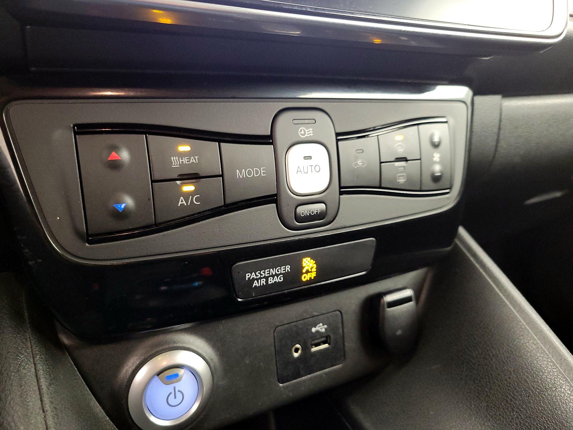Thumbnail: 2019 Nissan Leaf - 17