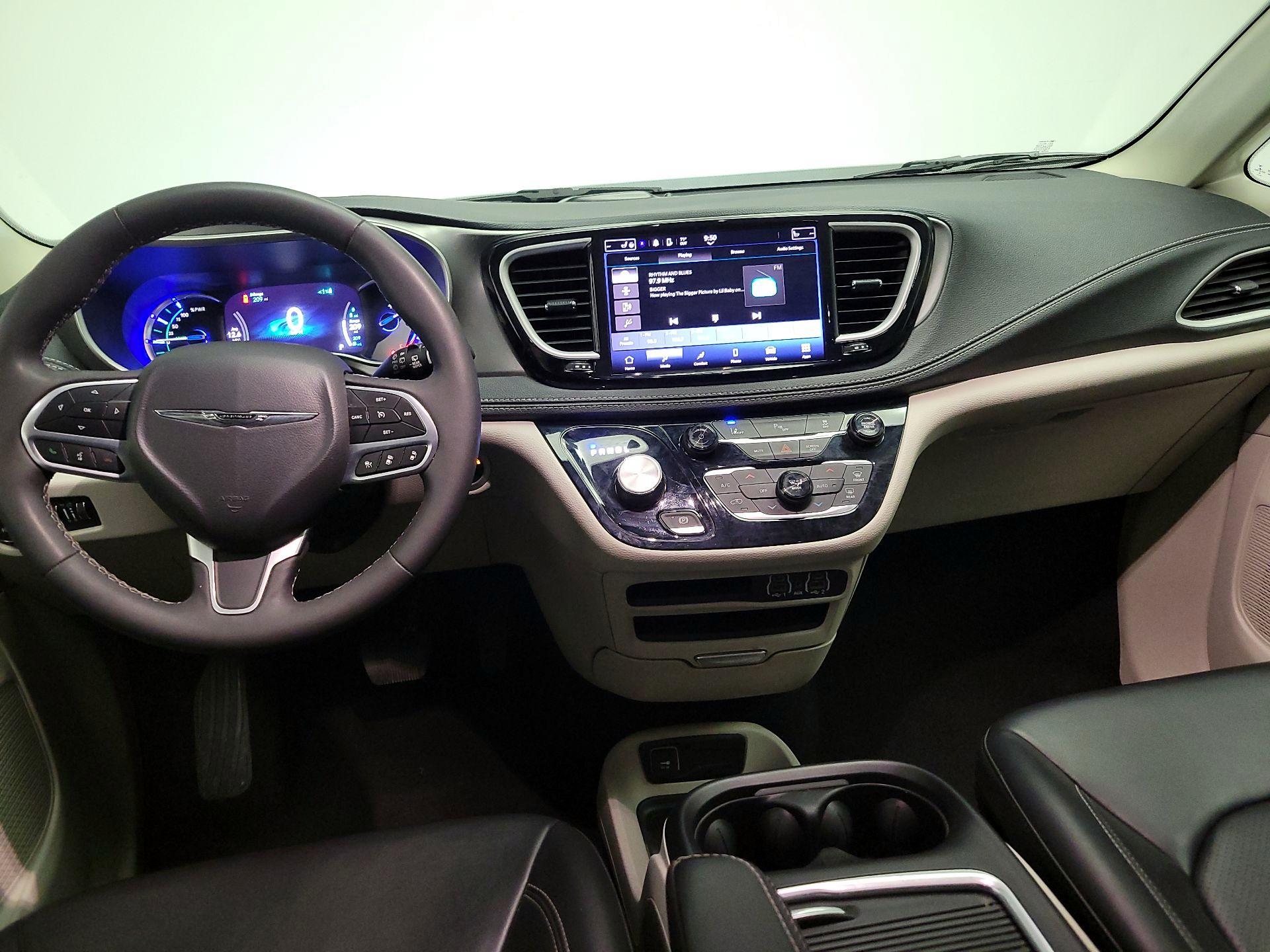 Thumbnail: 2023 Chrysler Pacifica - 9