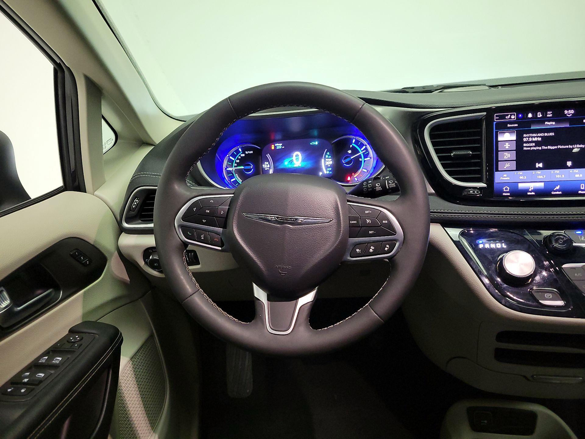 Thumbnail: 2023 Chrysler Pacifica - 10