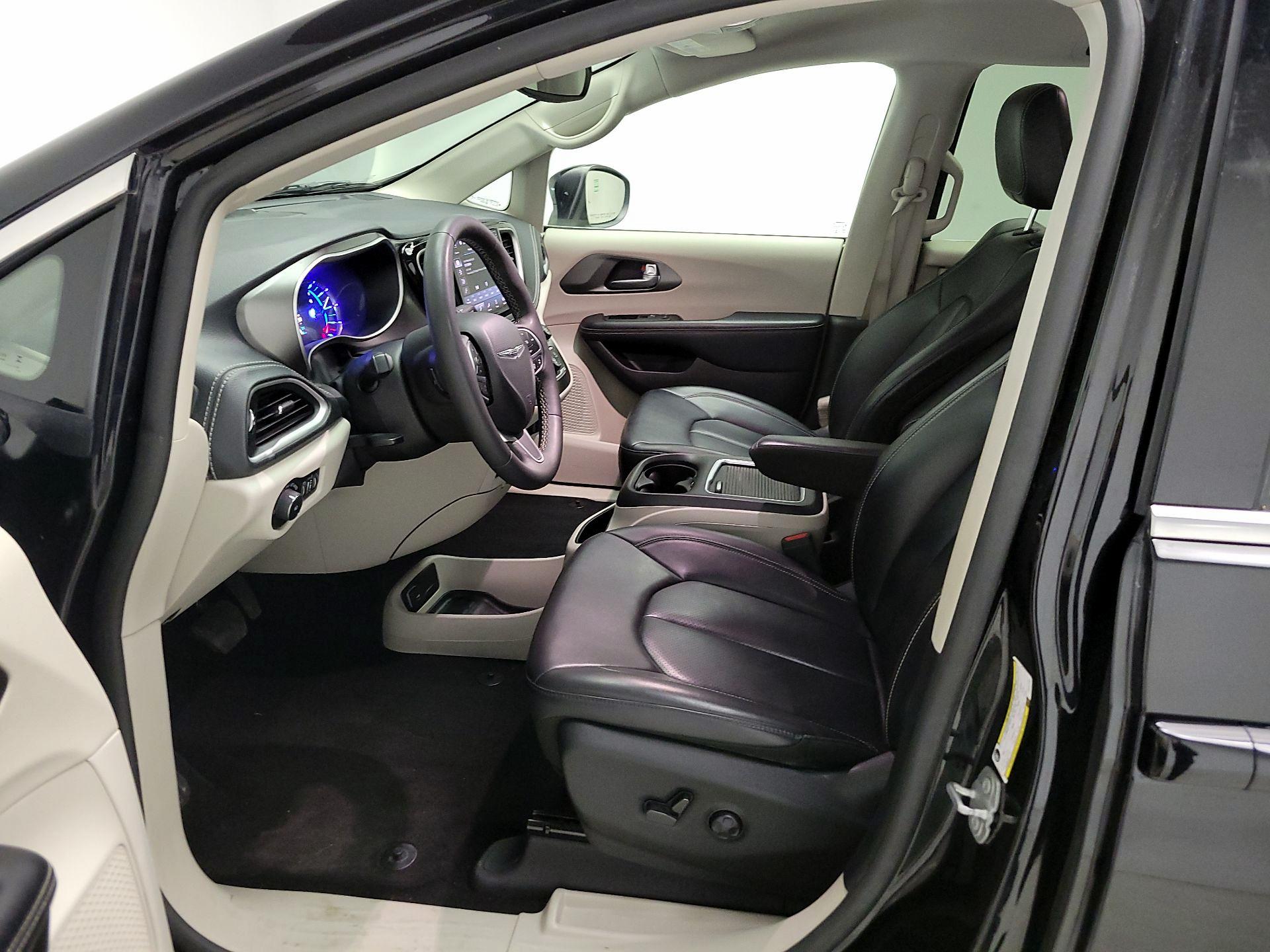 Thumbnail: 2023 Chrysler Pacifica - 11