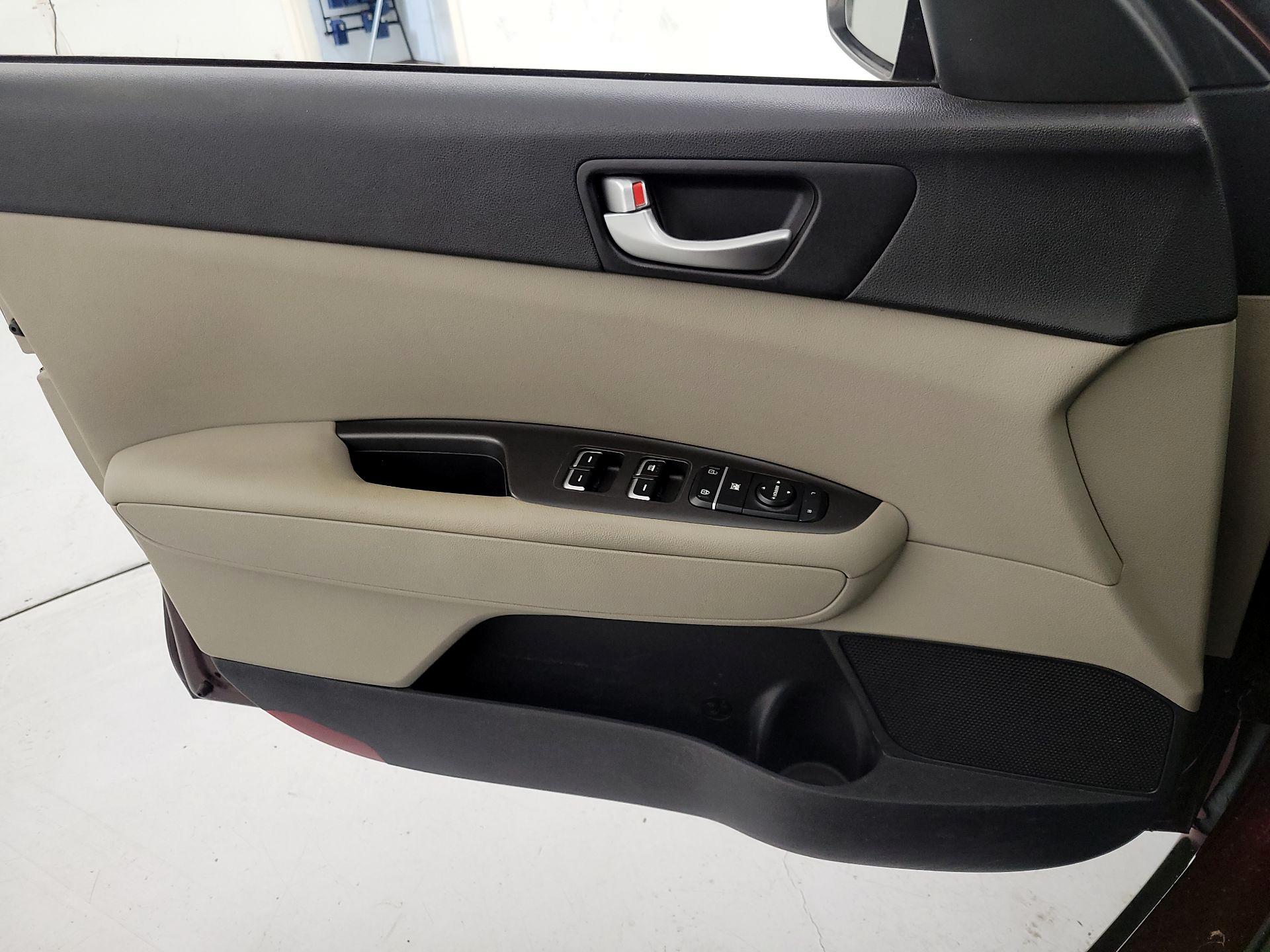 Thumbnail: 2016 Kia Optima - 12