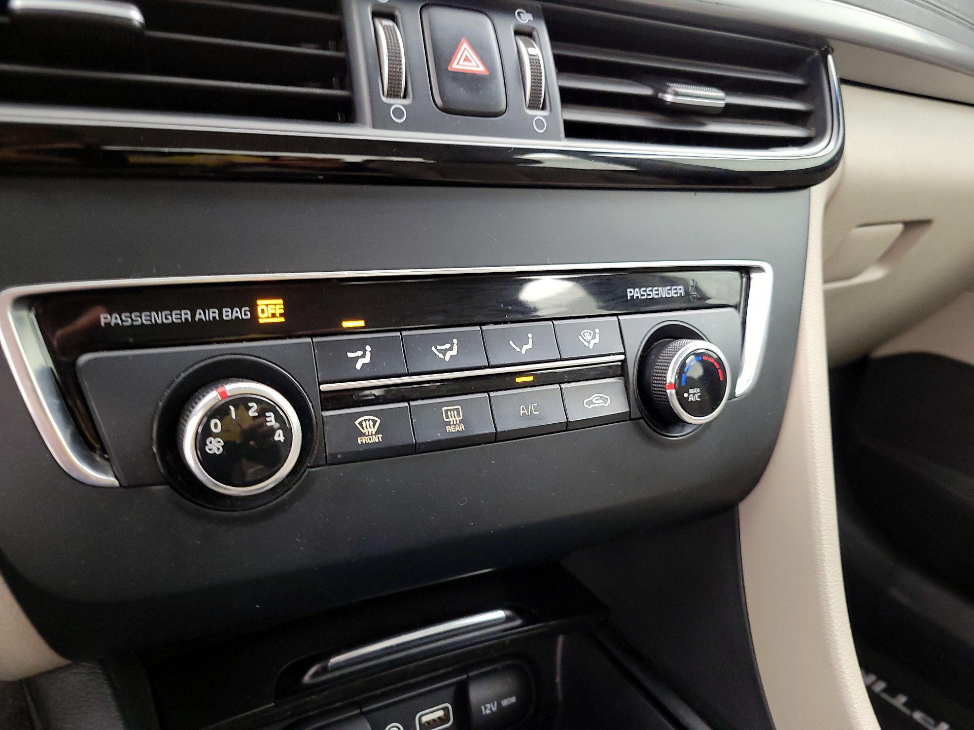 Thumbnail: 2016 Kia Optima - 16