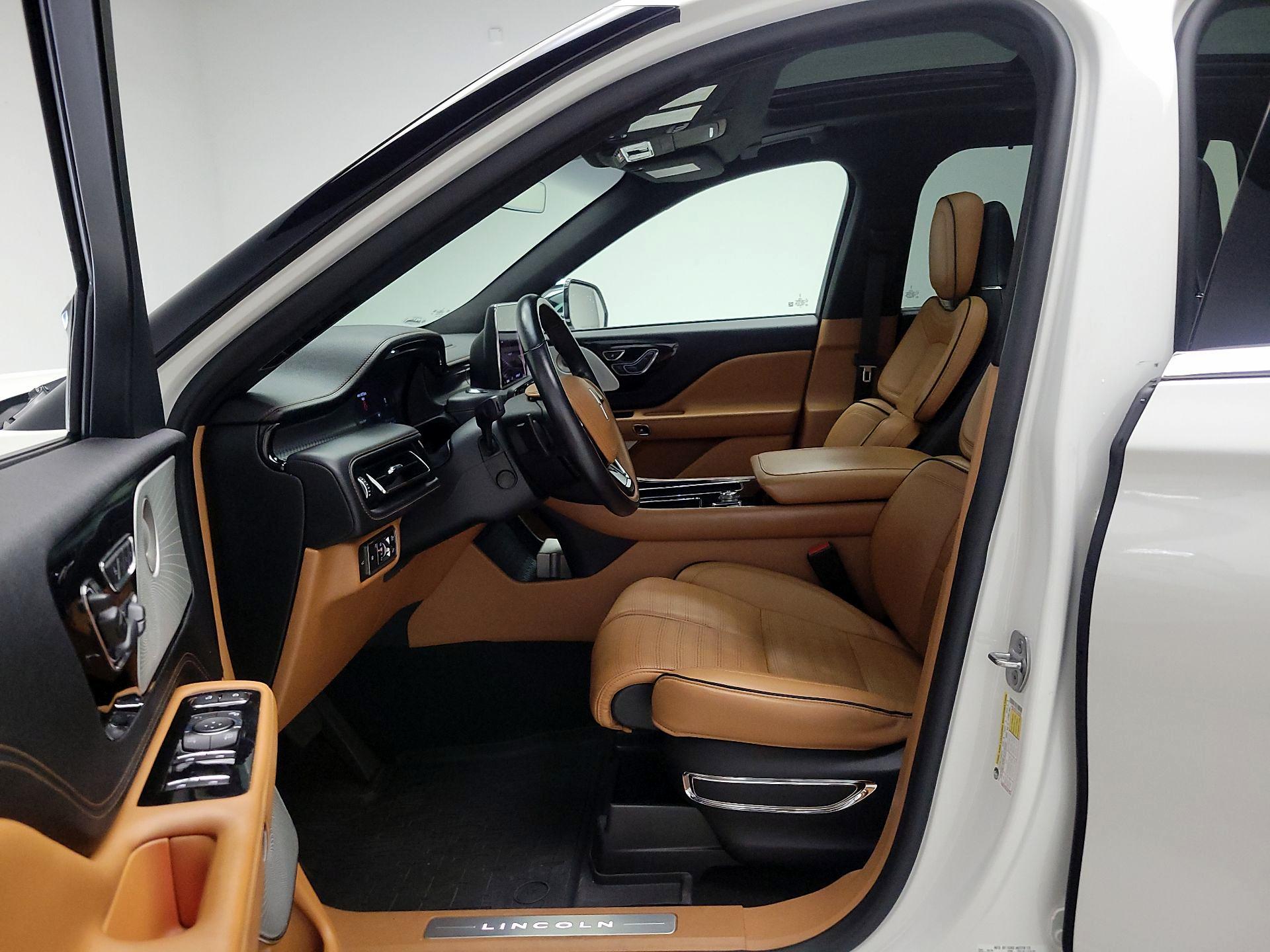 Thumbnail: 2020 Lincoln Aviator - 11