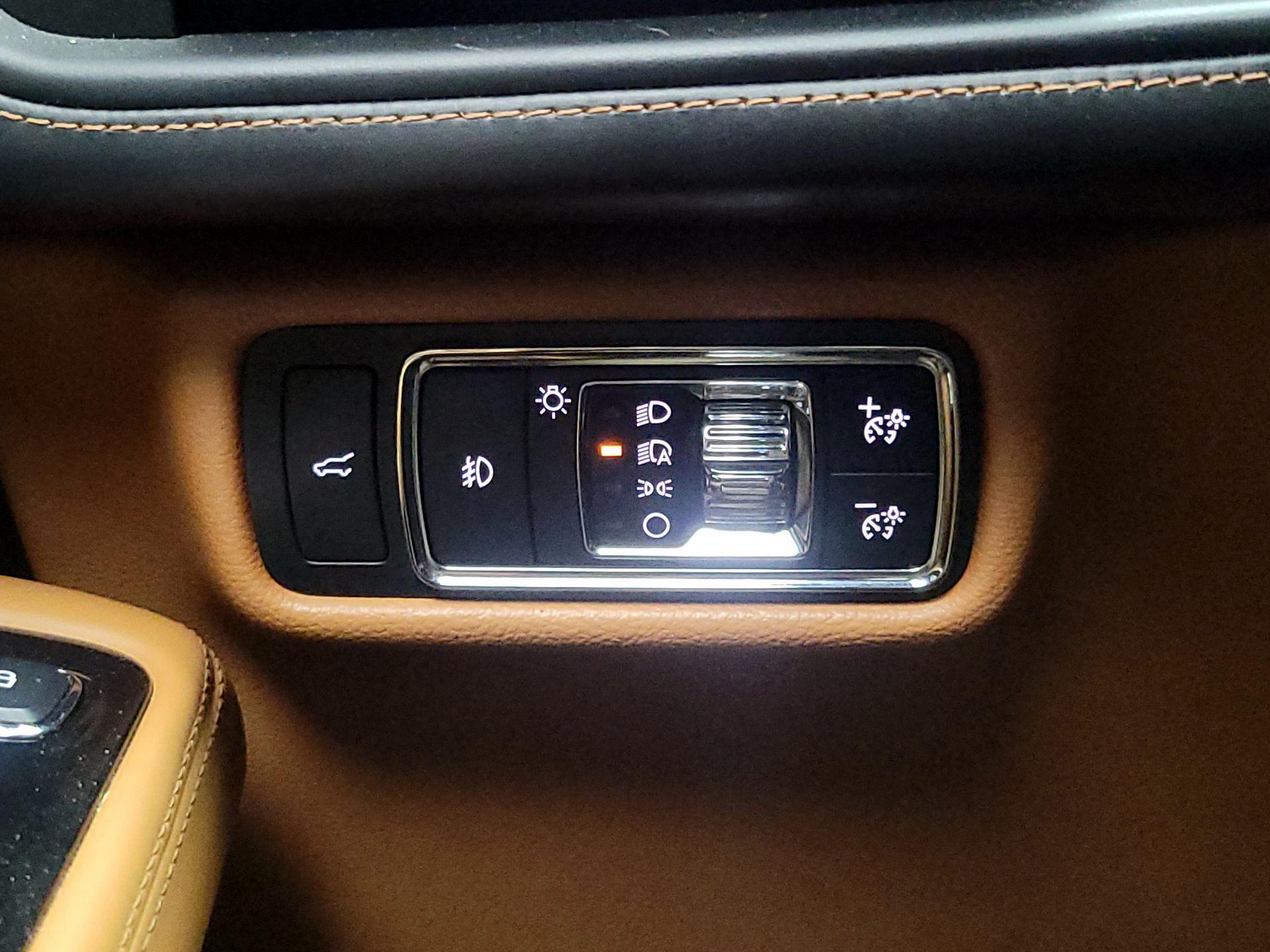 Thumbnail: 2020 Lincoln Aviator - 13